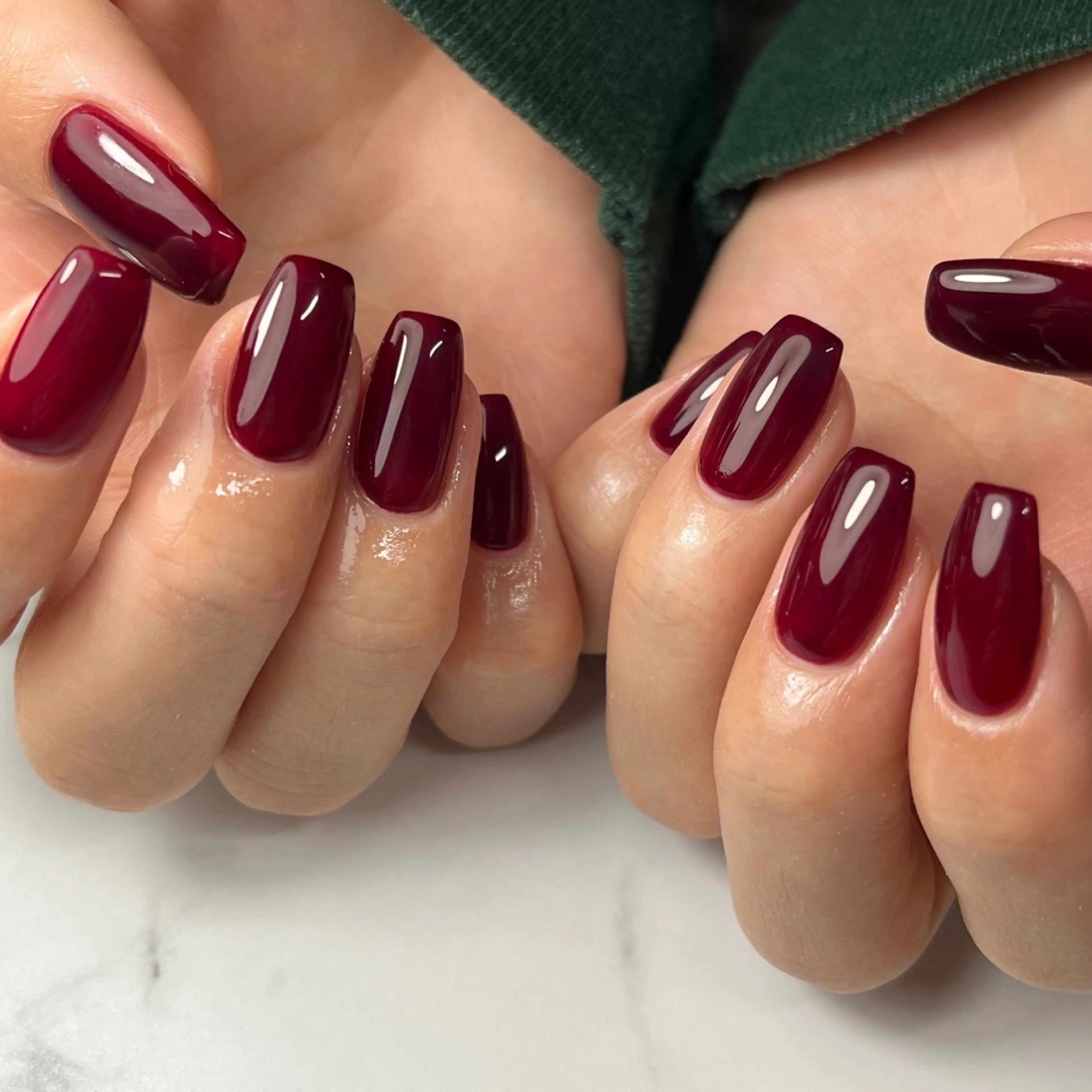 ネイル ボルドー ワンカラーネイル シンプルネイル スクエアネイル 冬ネイル ハンドネイル NAIL NOWのネイルデザイン