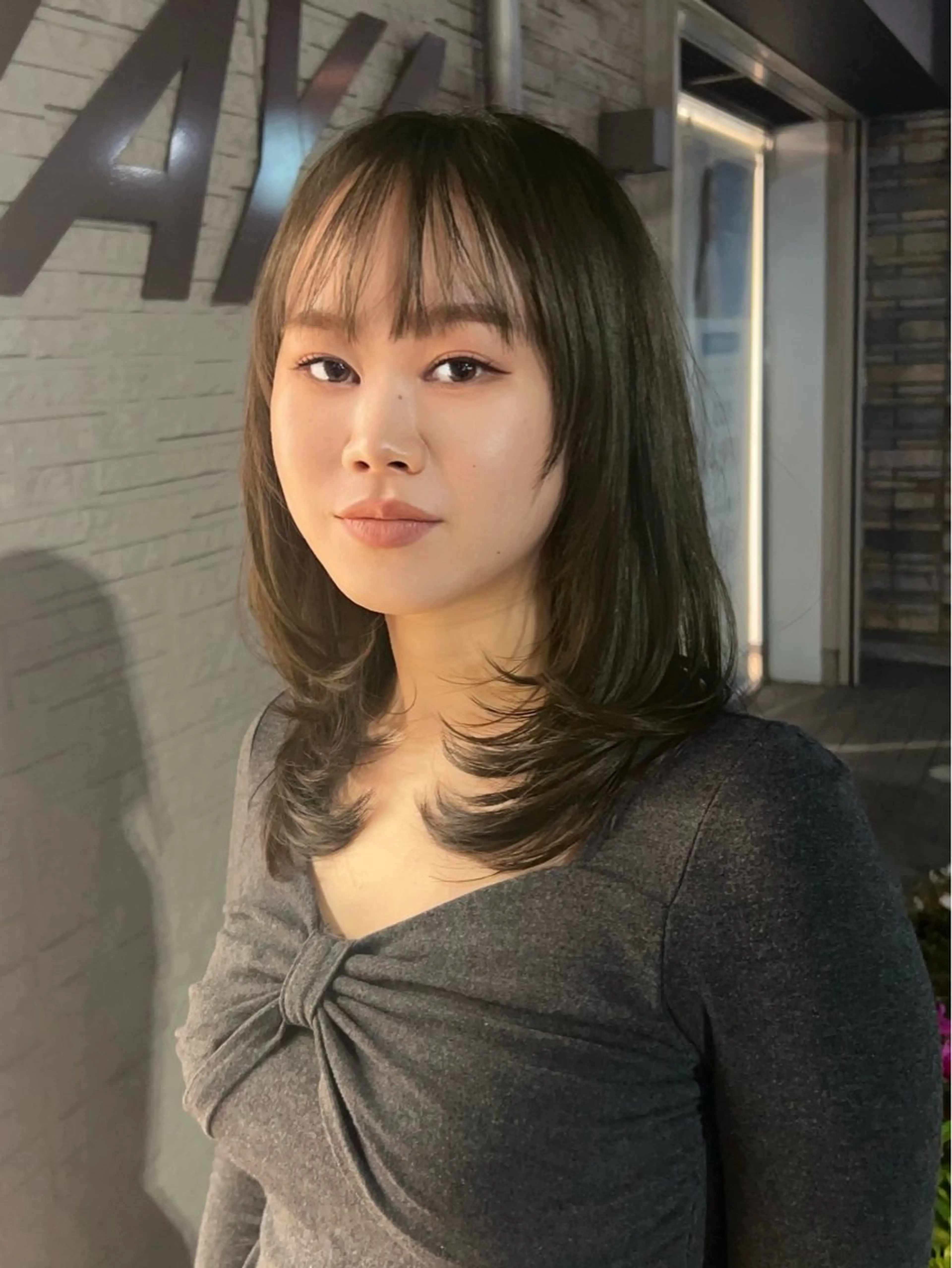 ミディアム ミディアムレイヤー レイヤーカット 三富 陽菜のヘアスタイル