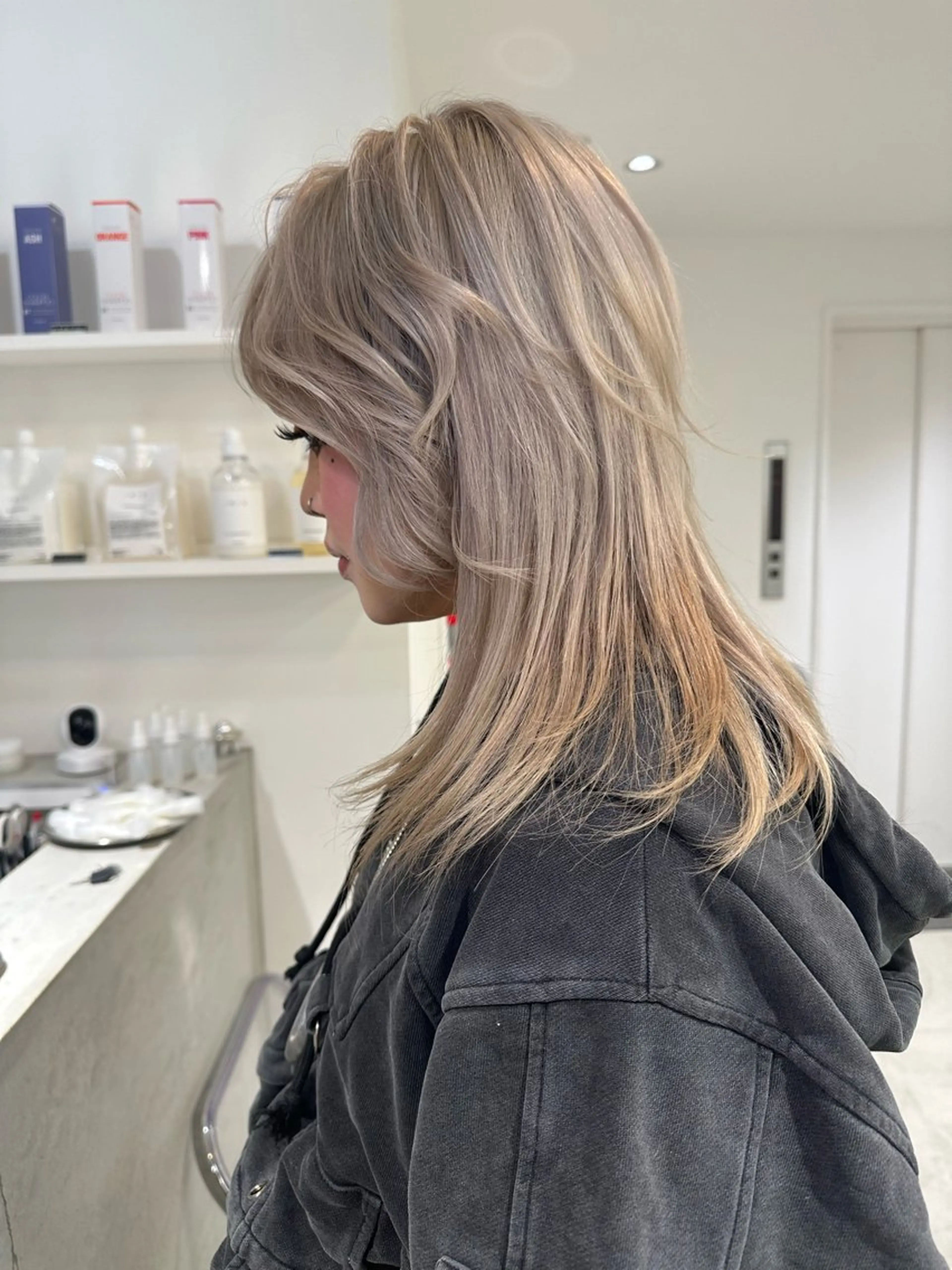 ミディアム カラー ブリーチ ケアブリーチ 髪質改善 カット ヘアカラー トリートメント ito. ブリーチ/髪質改善のヘアスタイル