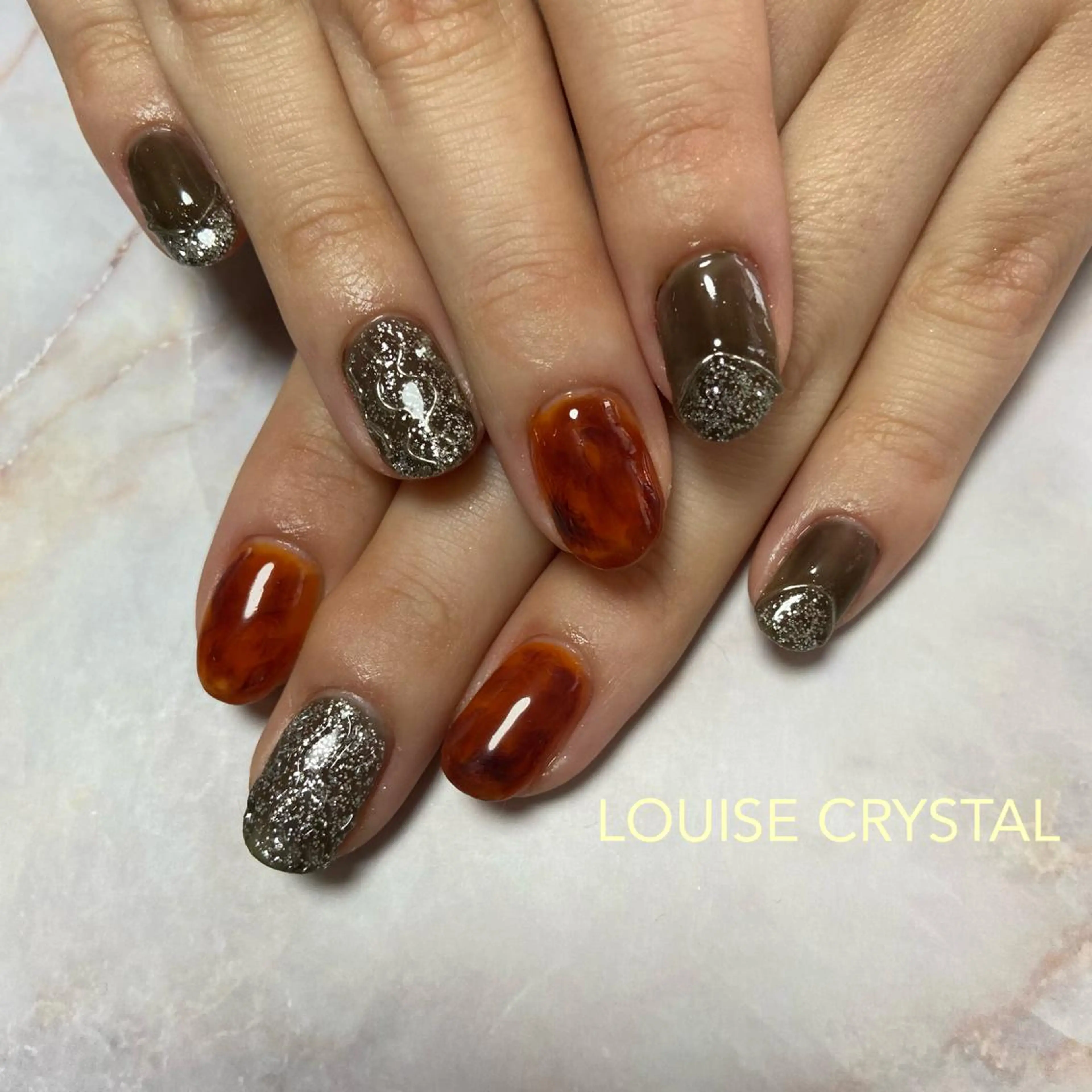 ネイル ニュアンスネイル LOUISE CRYSTALのネイルデザイン