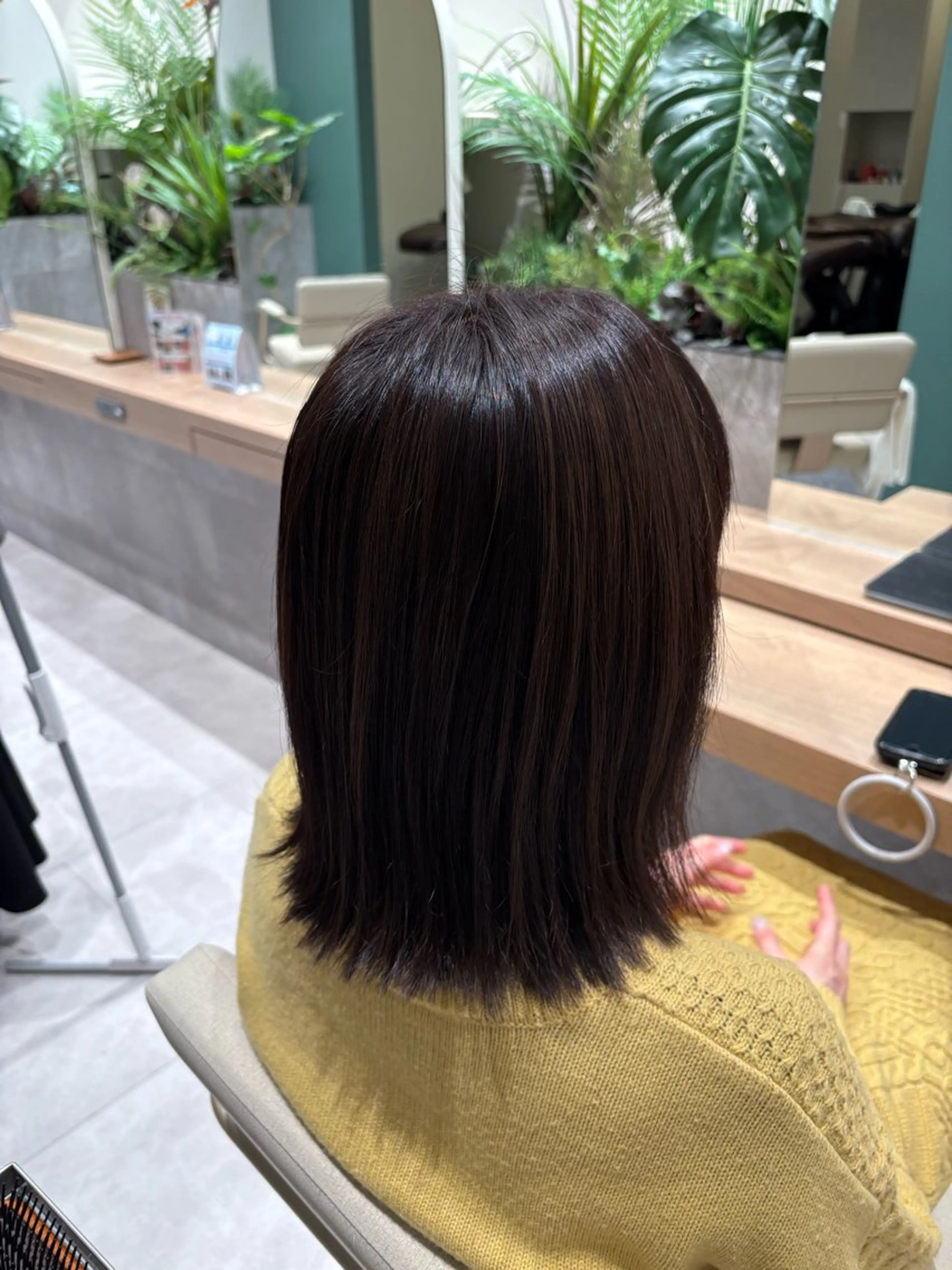 ミディアム アッシュ 米田 穂乃花のヘアスタイル