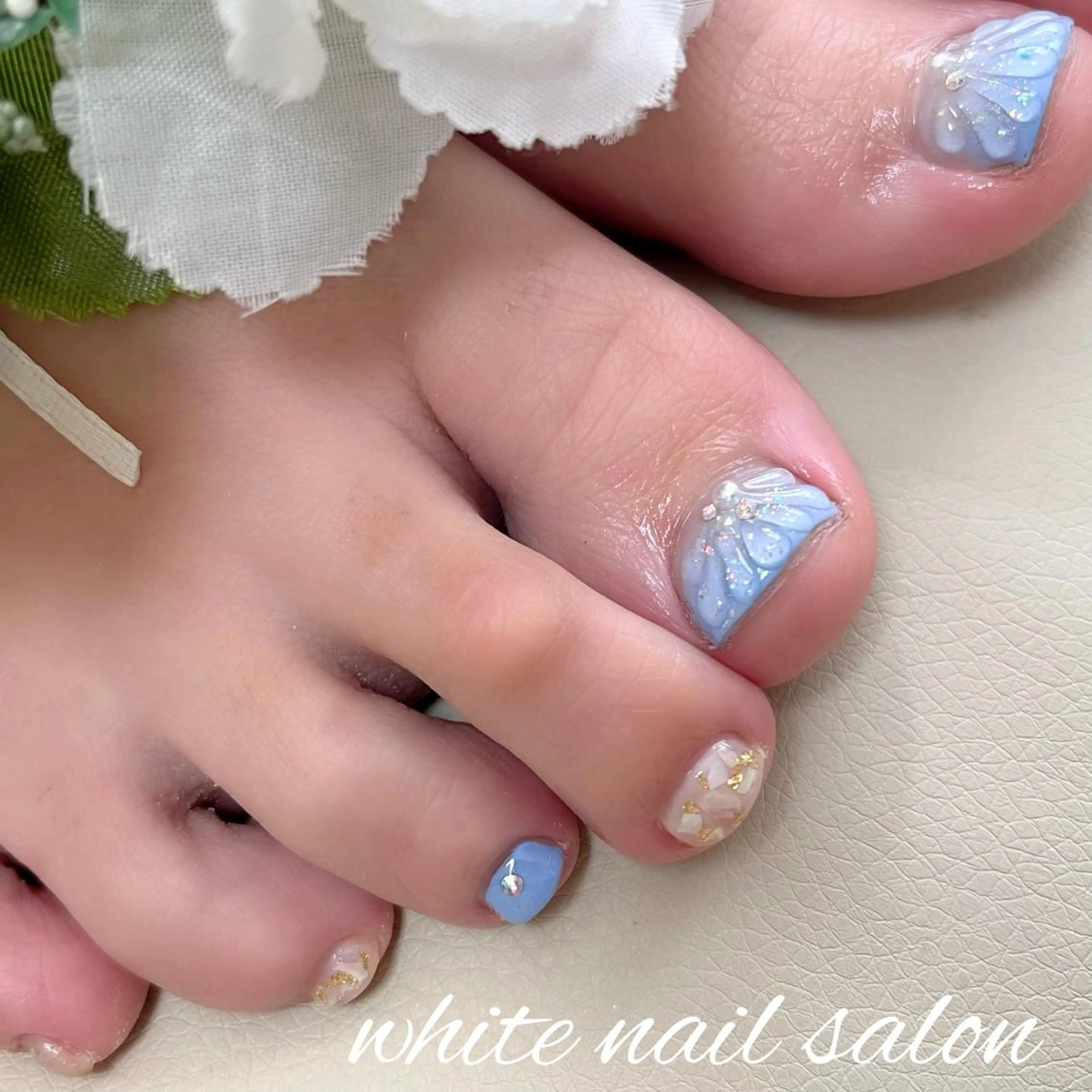 ネイル フットネイル ジェルネイル ハードジェル ラメ(グリッター) 持ち込み フットネイル white nail salonのネイルデザイン