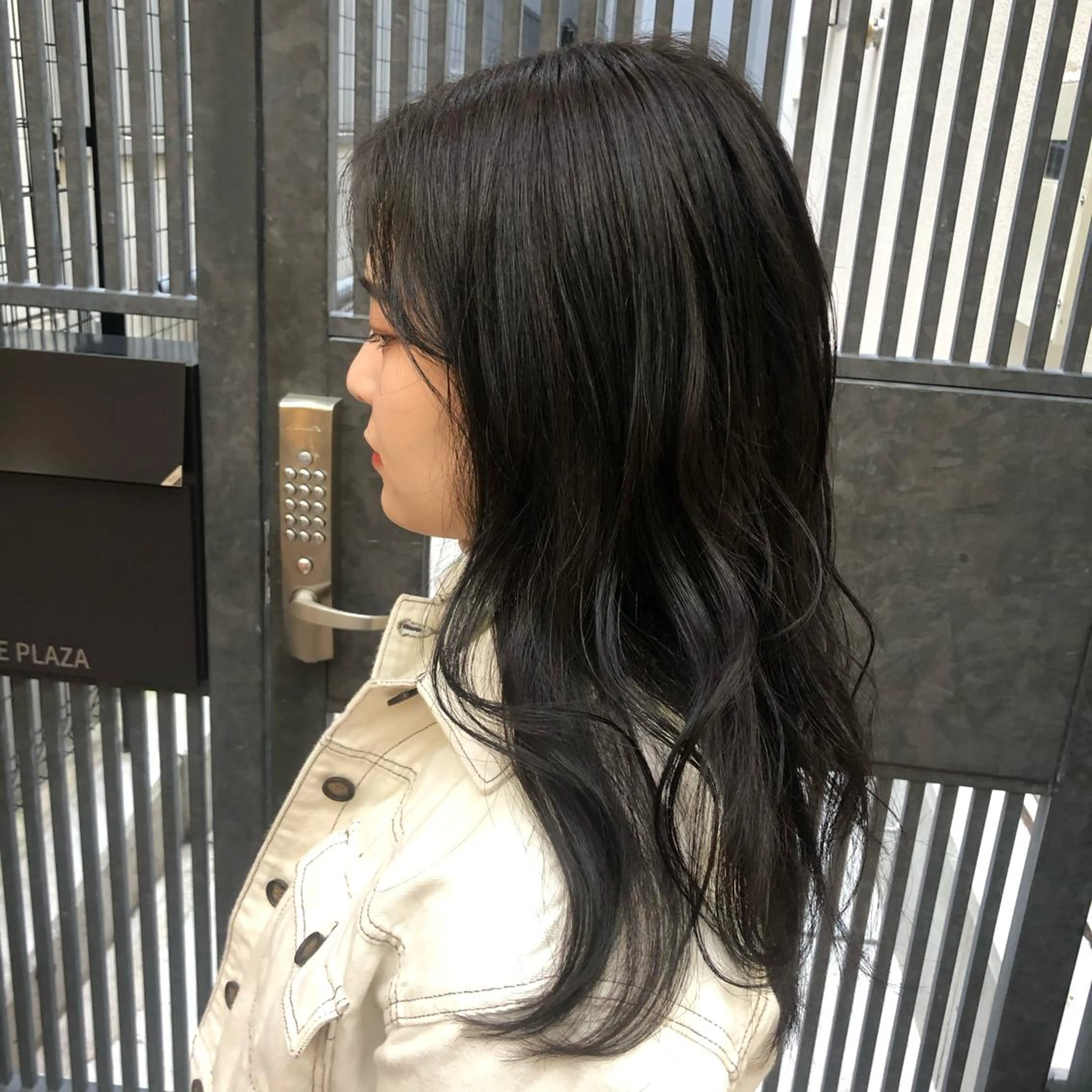 ロング カラー ウルフカット／吉村 桃子のヘアスタイル