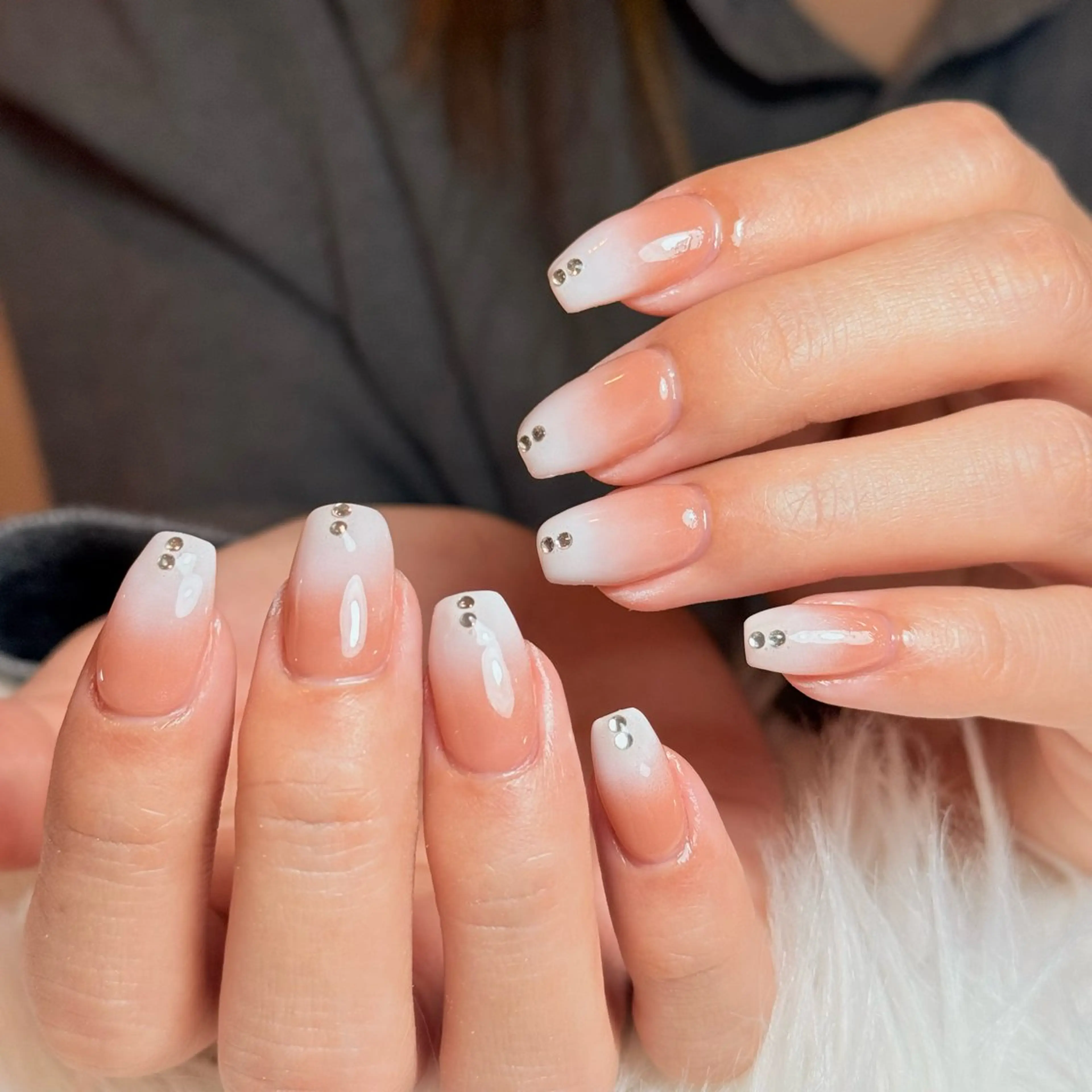 ネイル チークネイル フレンチネイル グラデーション キラキラネイル 韓国ネイル ハンドネイル Risa_ Nailのネイルデザイン