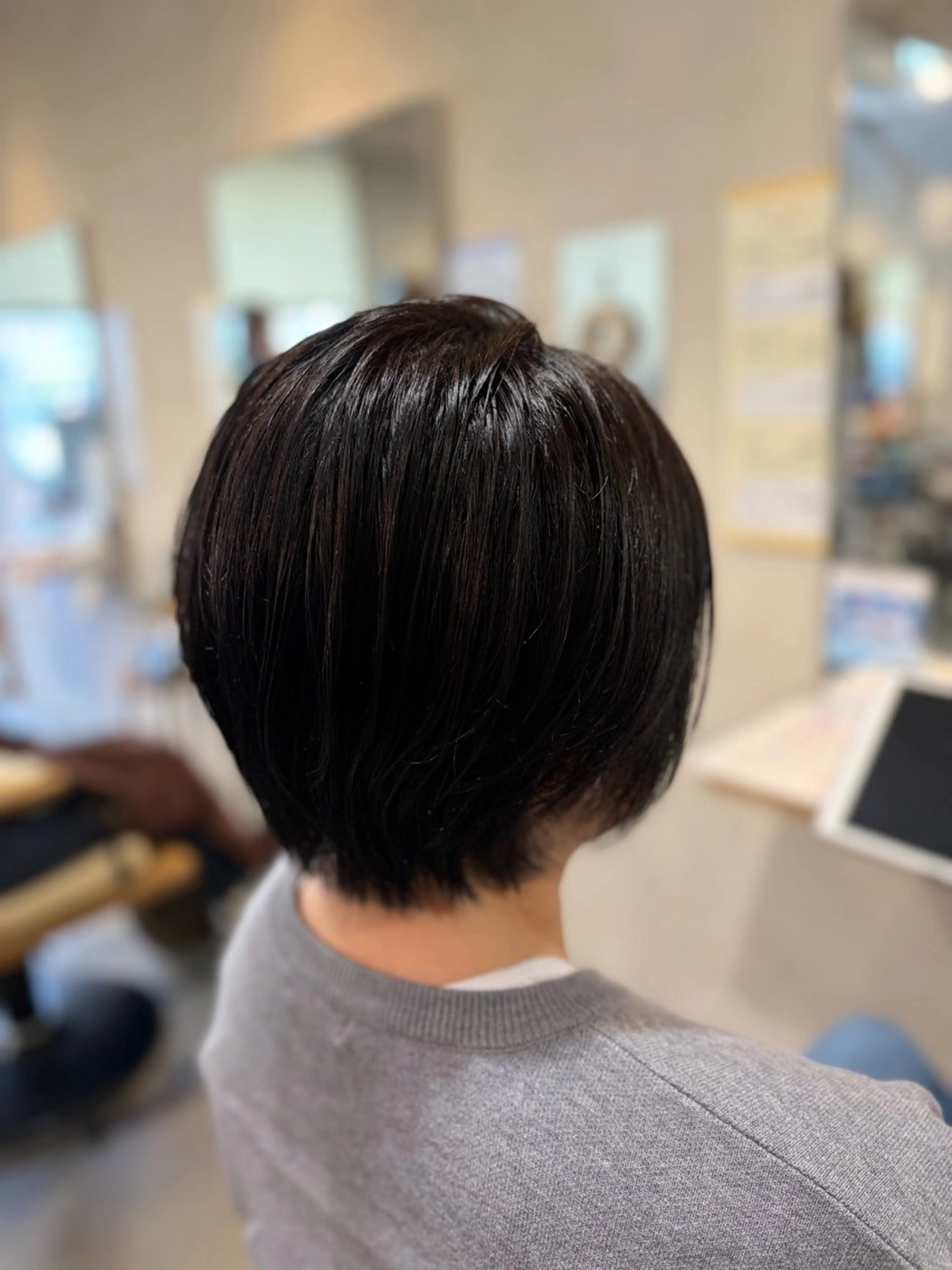 ショート カラー 透明感カラー ダークグレー ダークグレージュ グレージュ ヘアカラー momoka 女性限定のヘアスタイル