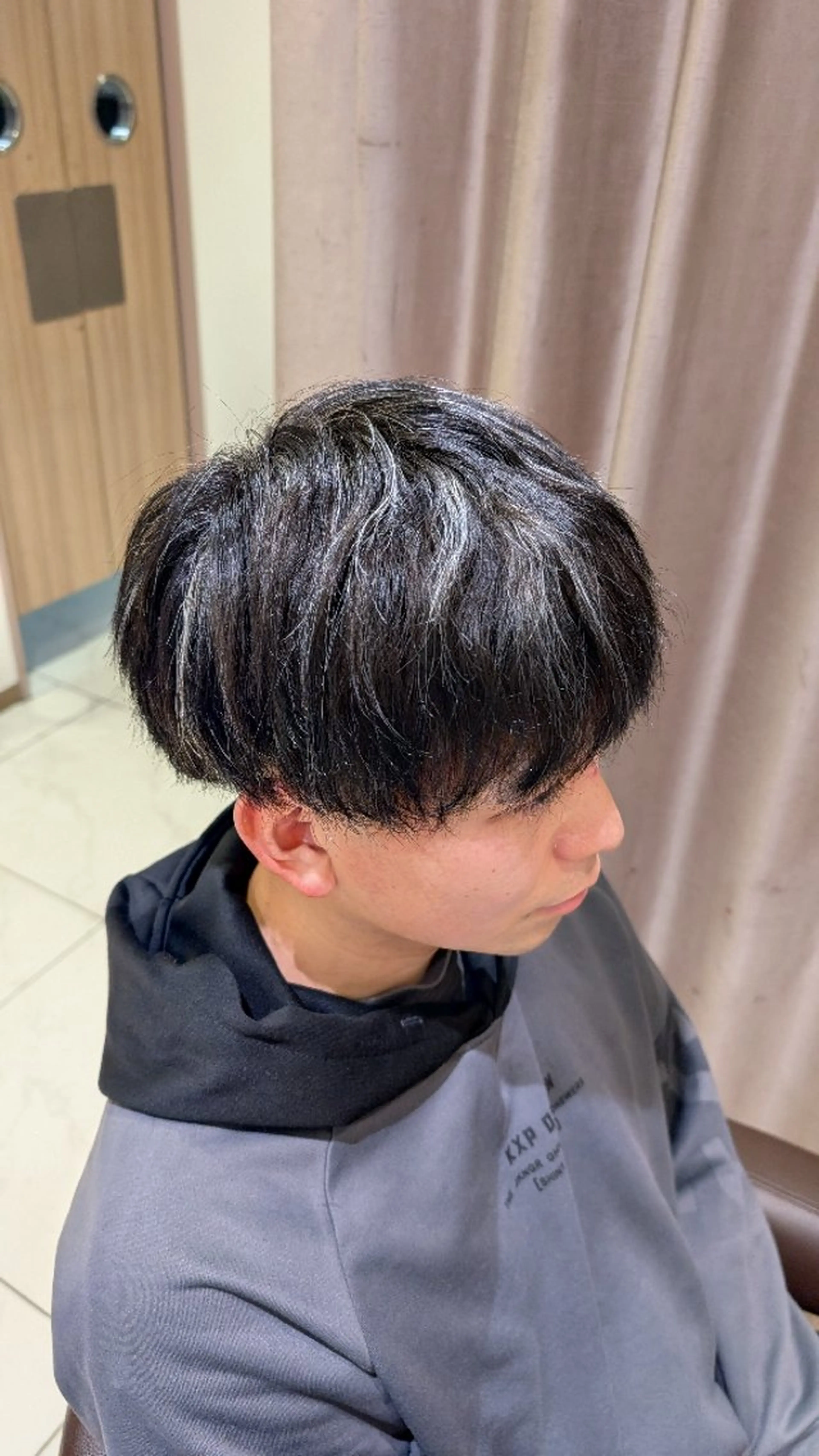 ミディアム ミディアムパーマ 髪質改善 レイヤーカット 縮毛矯正 ツイストパーマ カット ヘアカラー トリートメント ヘッドスパ ヘアセット メンズ特化/パーマ/ ハイライト/稲次のヘアスタイル