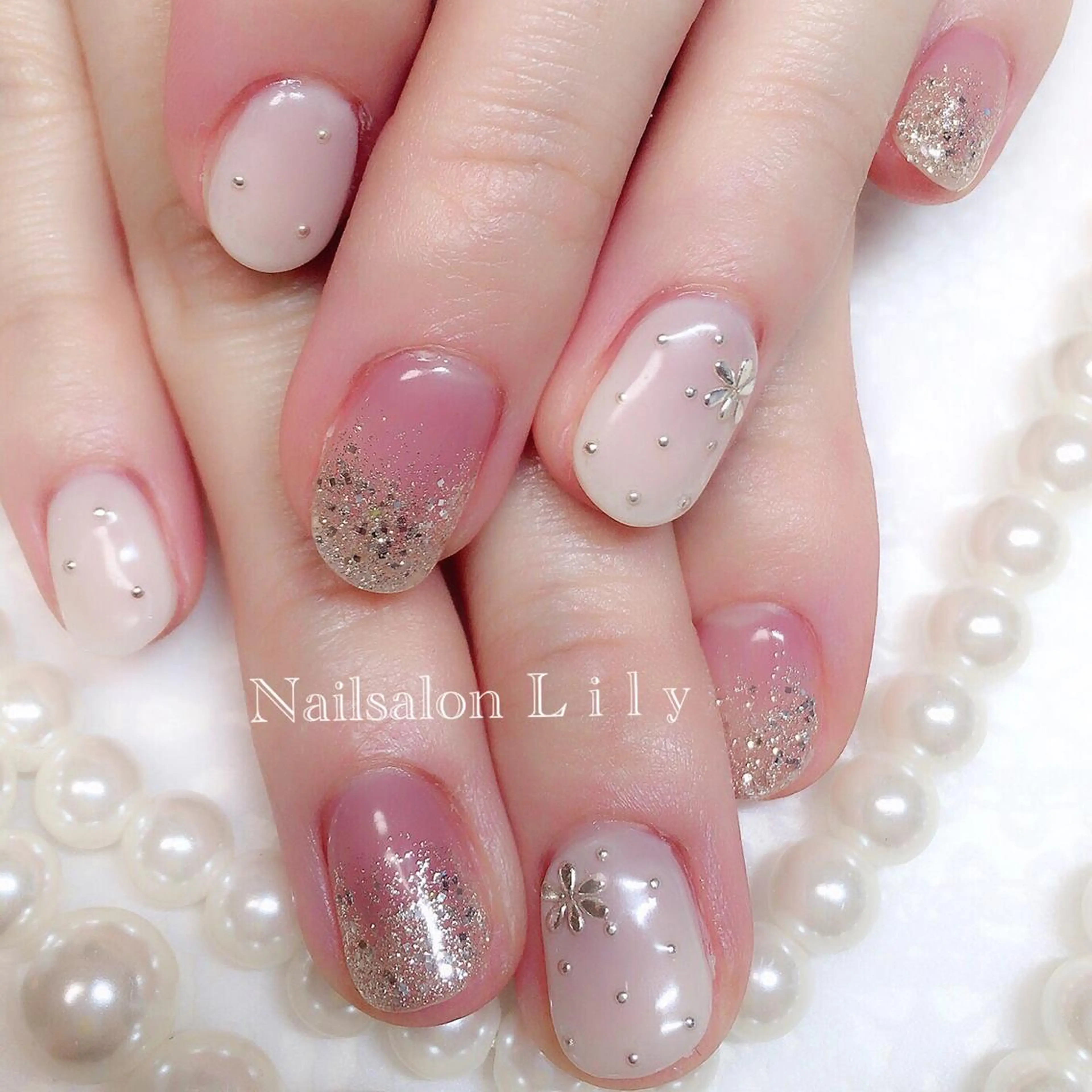 ネイル キラキラネイル ラメ(グリッター) ラメグラデーション Lily*nail 🌻Mii🌻のネイルデザイン