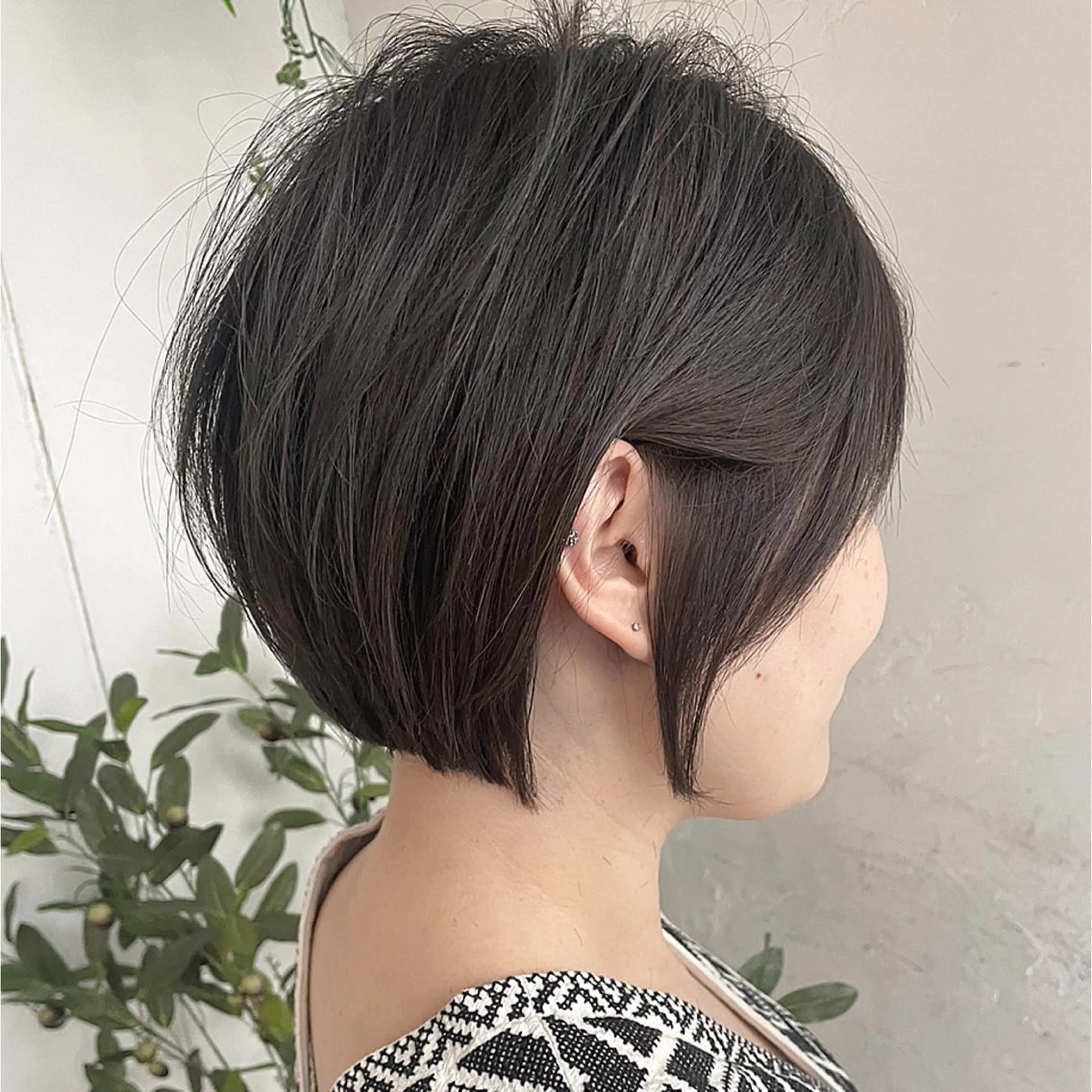 ショート カラー ショートボブ ハンサムショート 丸みショート デザインカラー ハイライトカラー 京都大人女性ショート 徒歩1分/秋山のヘアスタイル