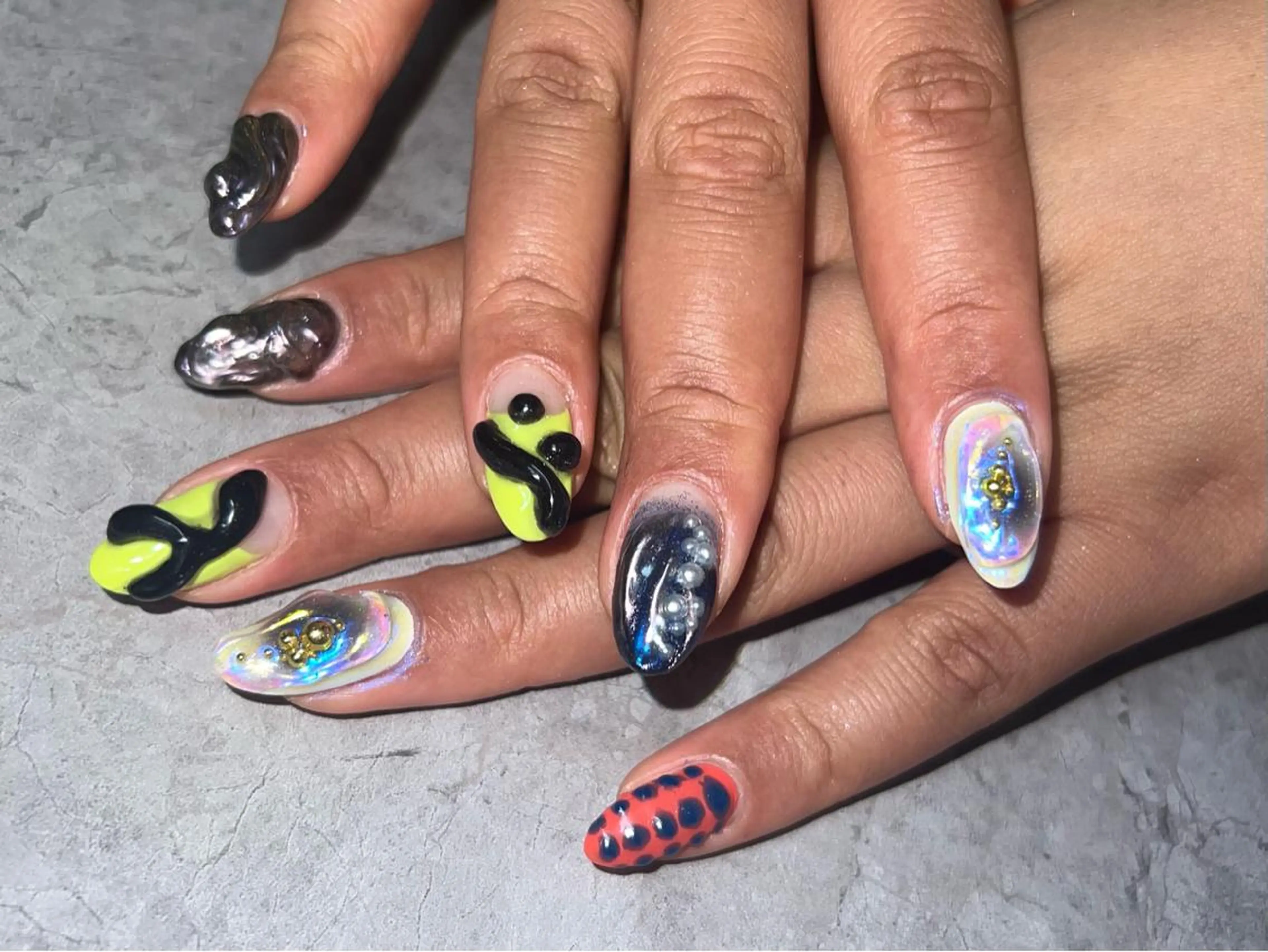 ミディアム ONIKA Nail 表参道A4徒歩3分のネイルデザイン