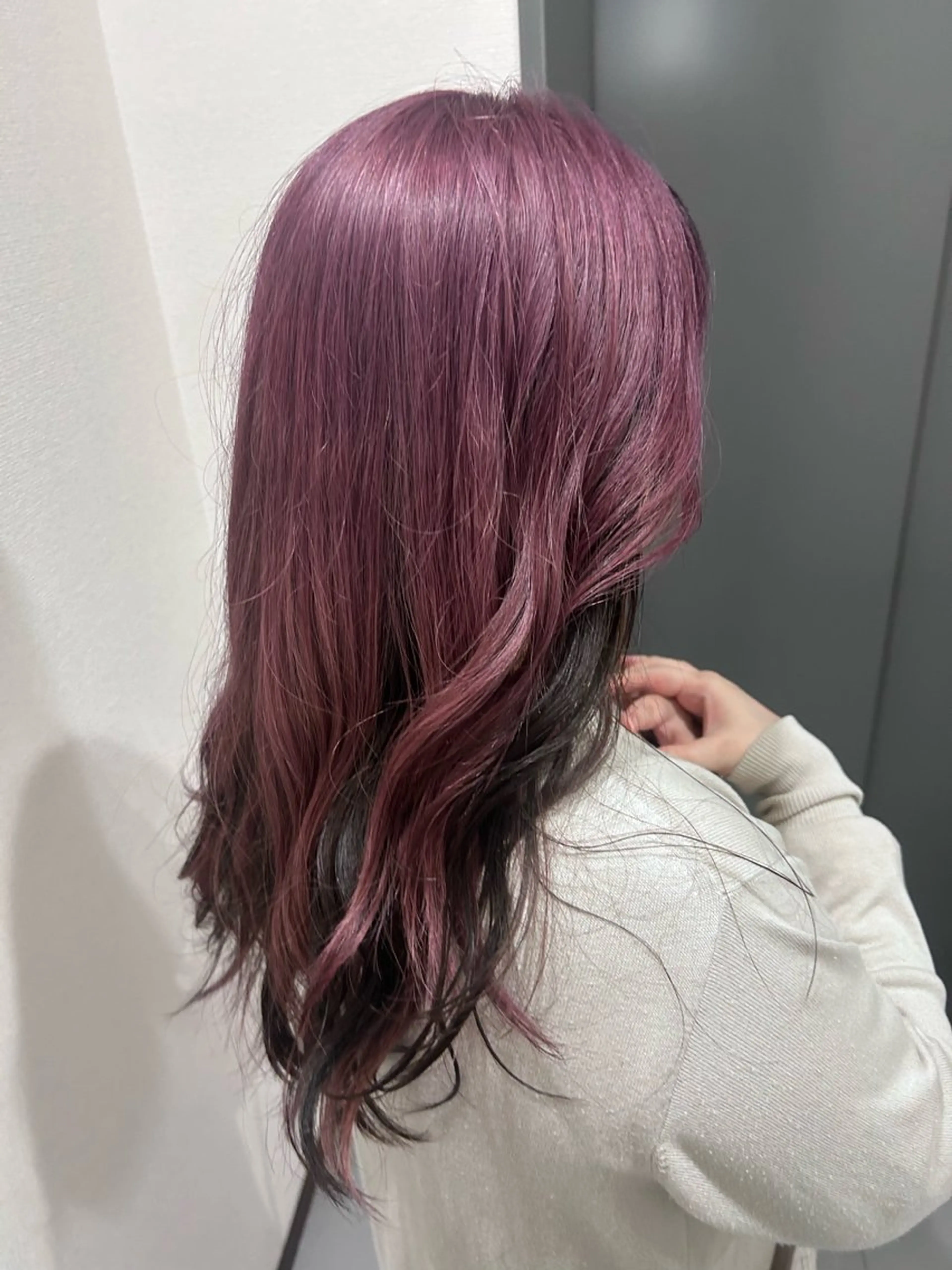 ロング カラー アッシュ ピンクカラー SALOWIN 新宿三丁目me+所属・レイヤー/ボブ/ パーマ/HARUKAのヘアスタイル