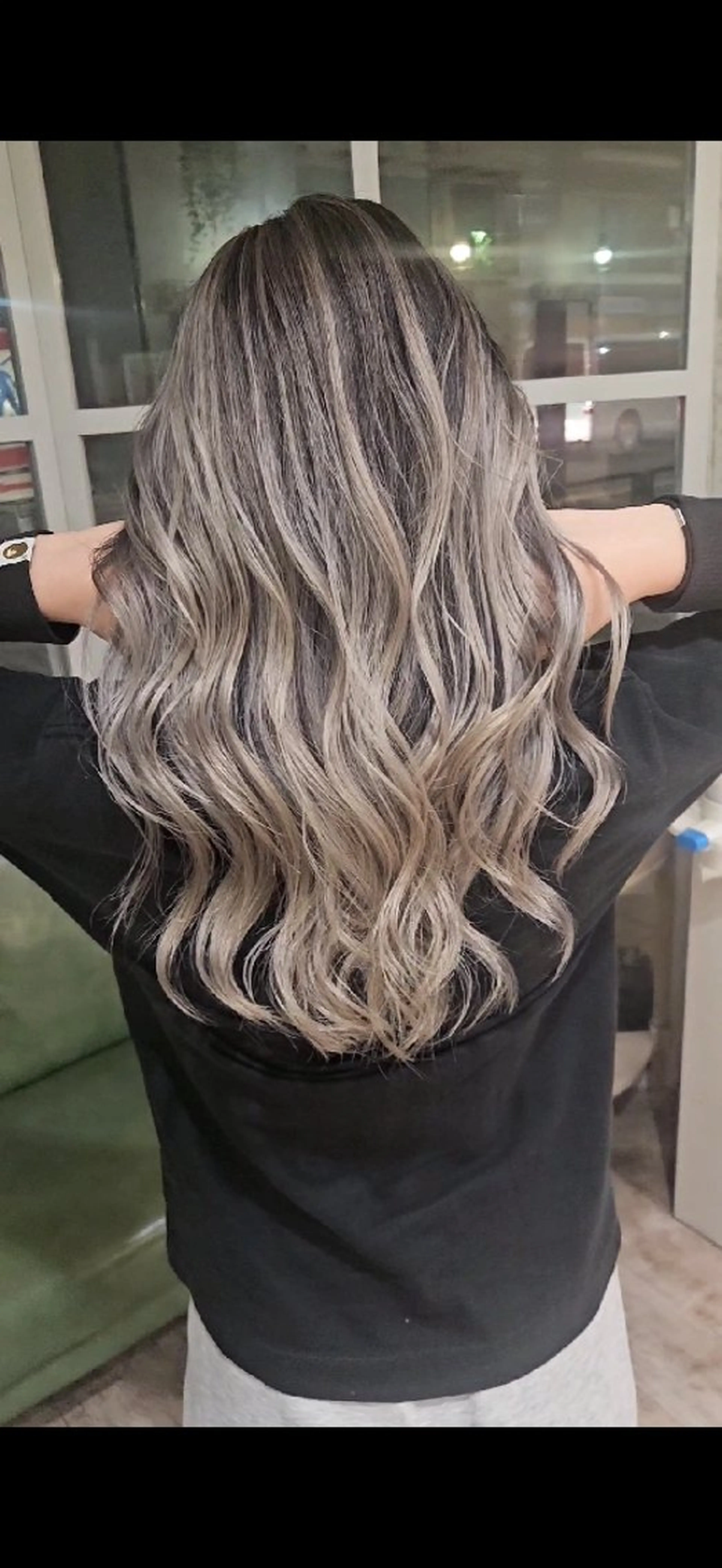 ロング 外国人風カラー ハイライト レイヤーカット ヘアカラー バレイヤージュ/ ハイライト/大内格のヘアスタイル