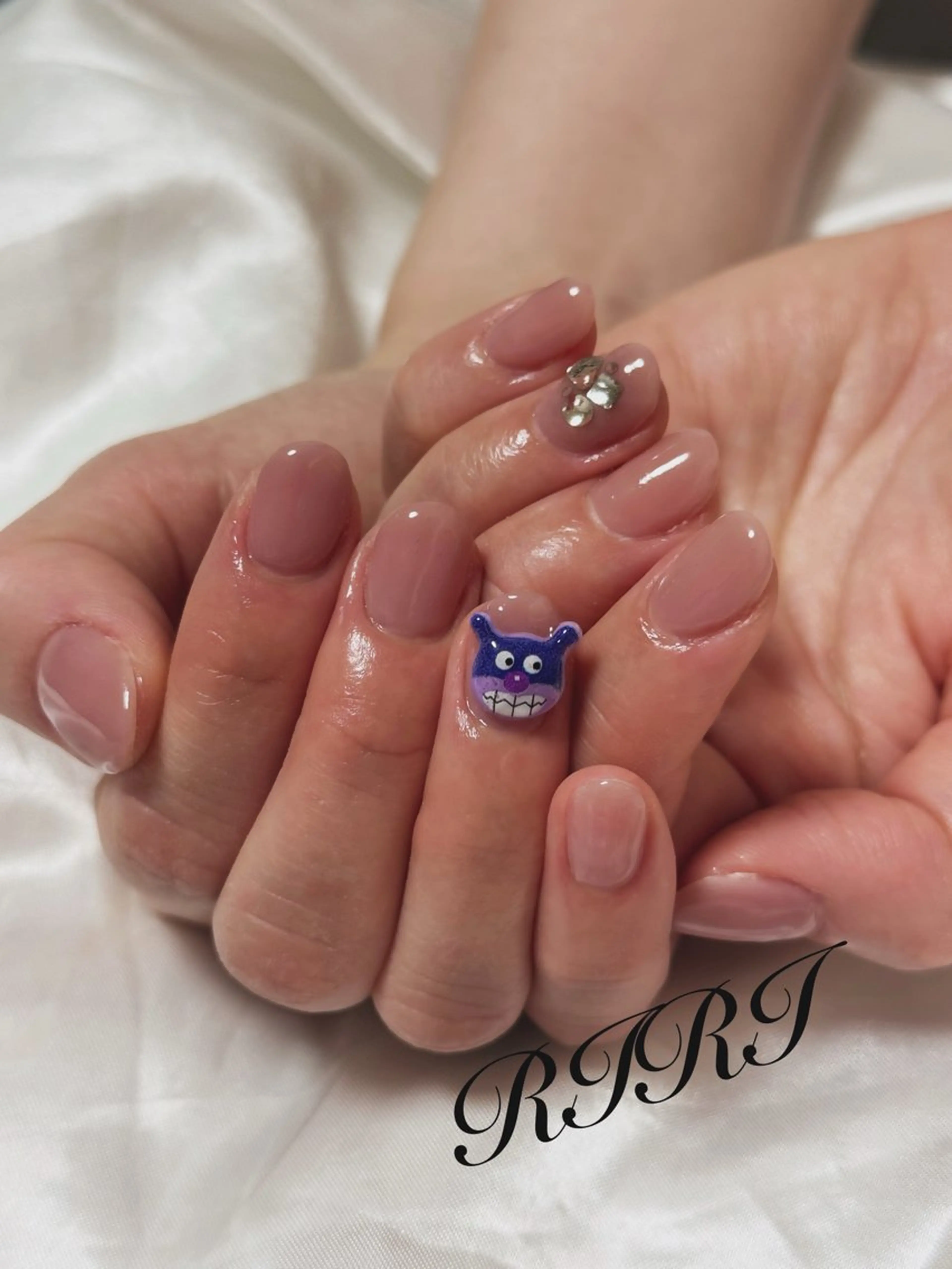 ネイル ジェルネイル キラキラネイル オフィスネイル ショートネイル シンプルネイル ハンドネイル riri オーナーのネイルデザイン