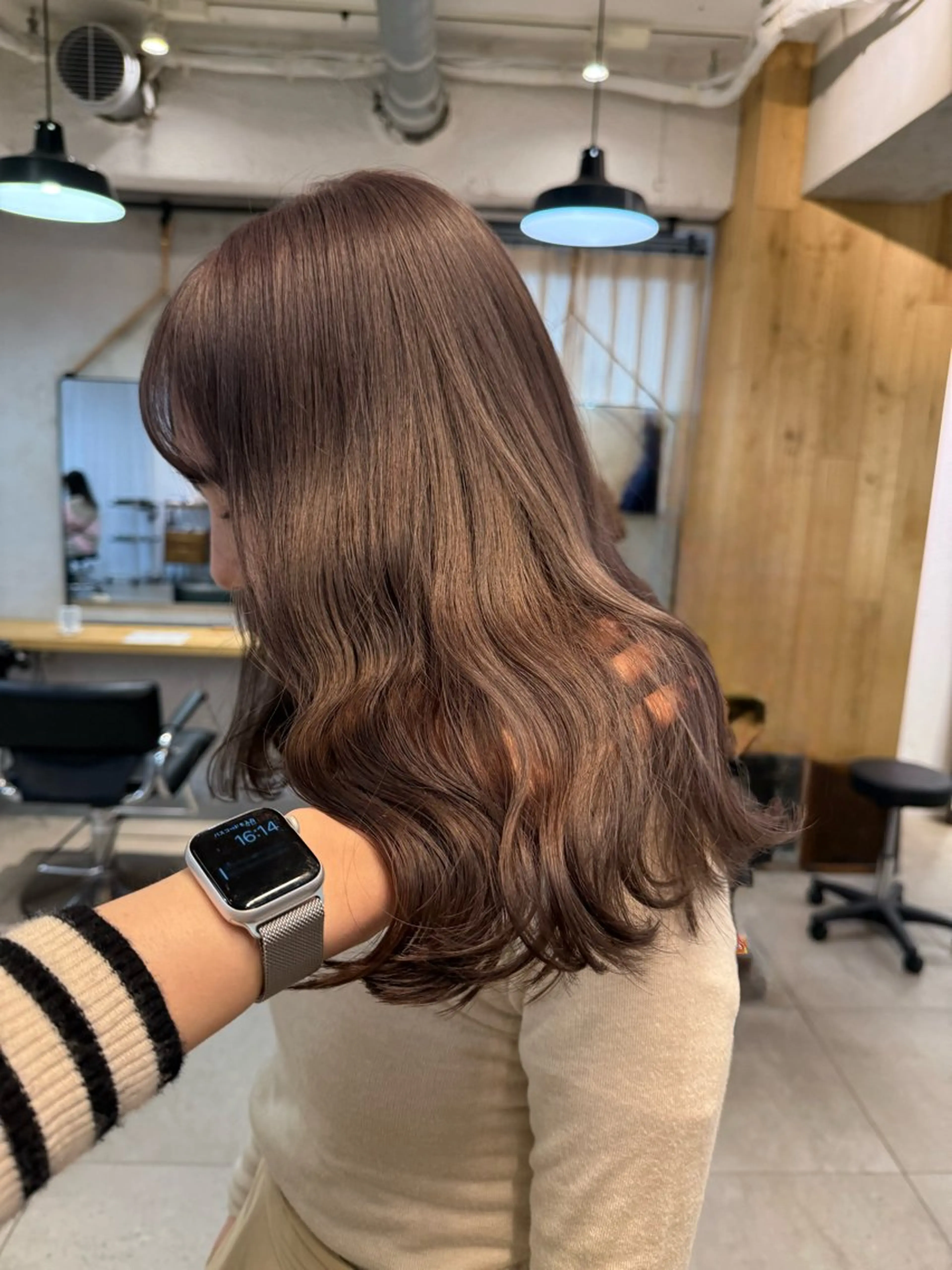 ミディアム カラー ミルクティー× グレージュMOMOのヘアスタイル