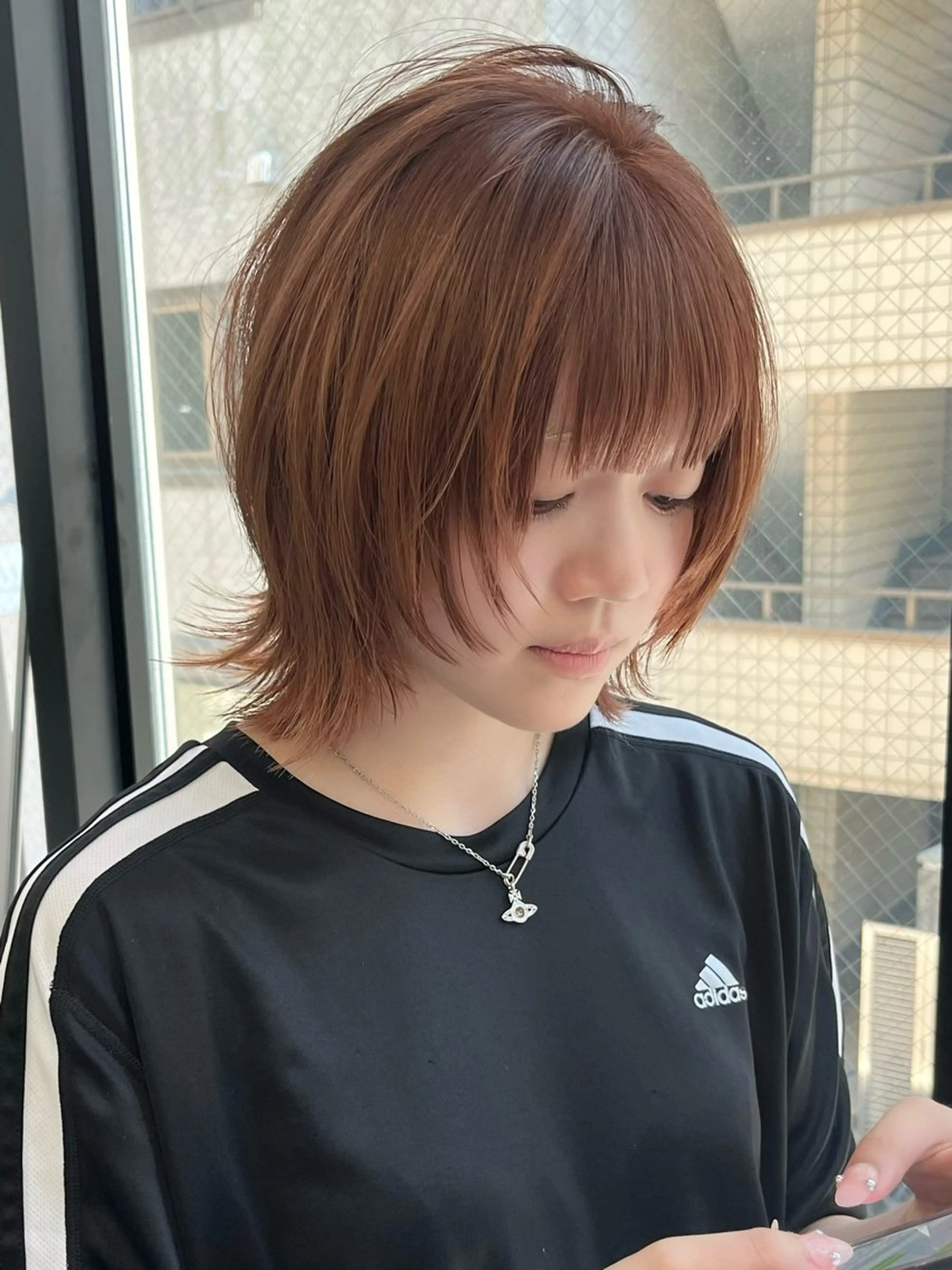 ミディアム カラー イツク ⚡️ ルーツ/ハイトーンのヘアスタイル