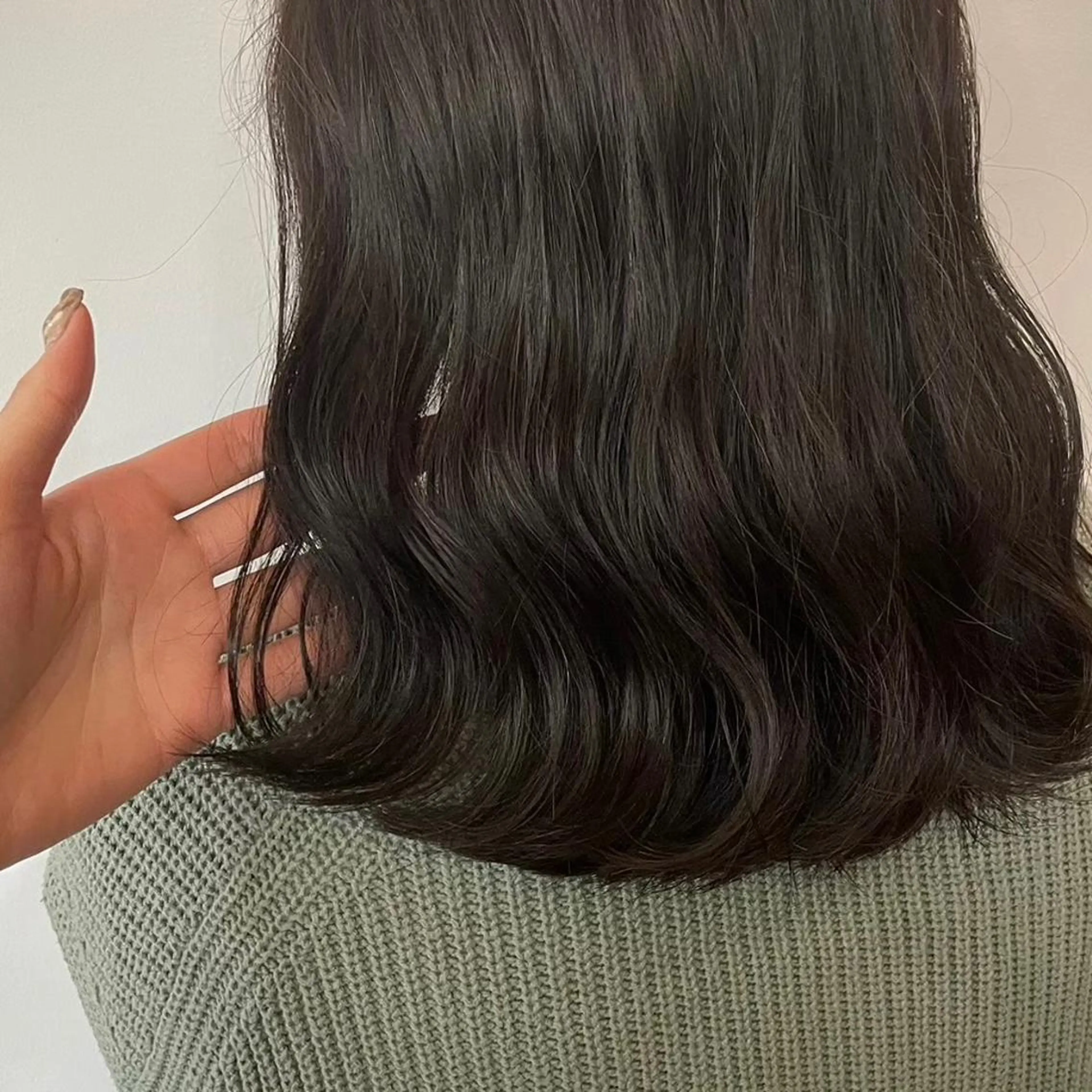 ミディアム カラー グレージュ オリーブグレージュ オリーブグレー 前野 早紀のヘアスタイル