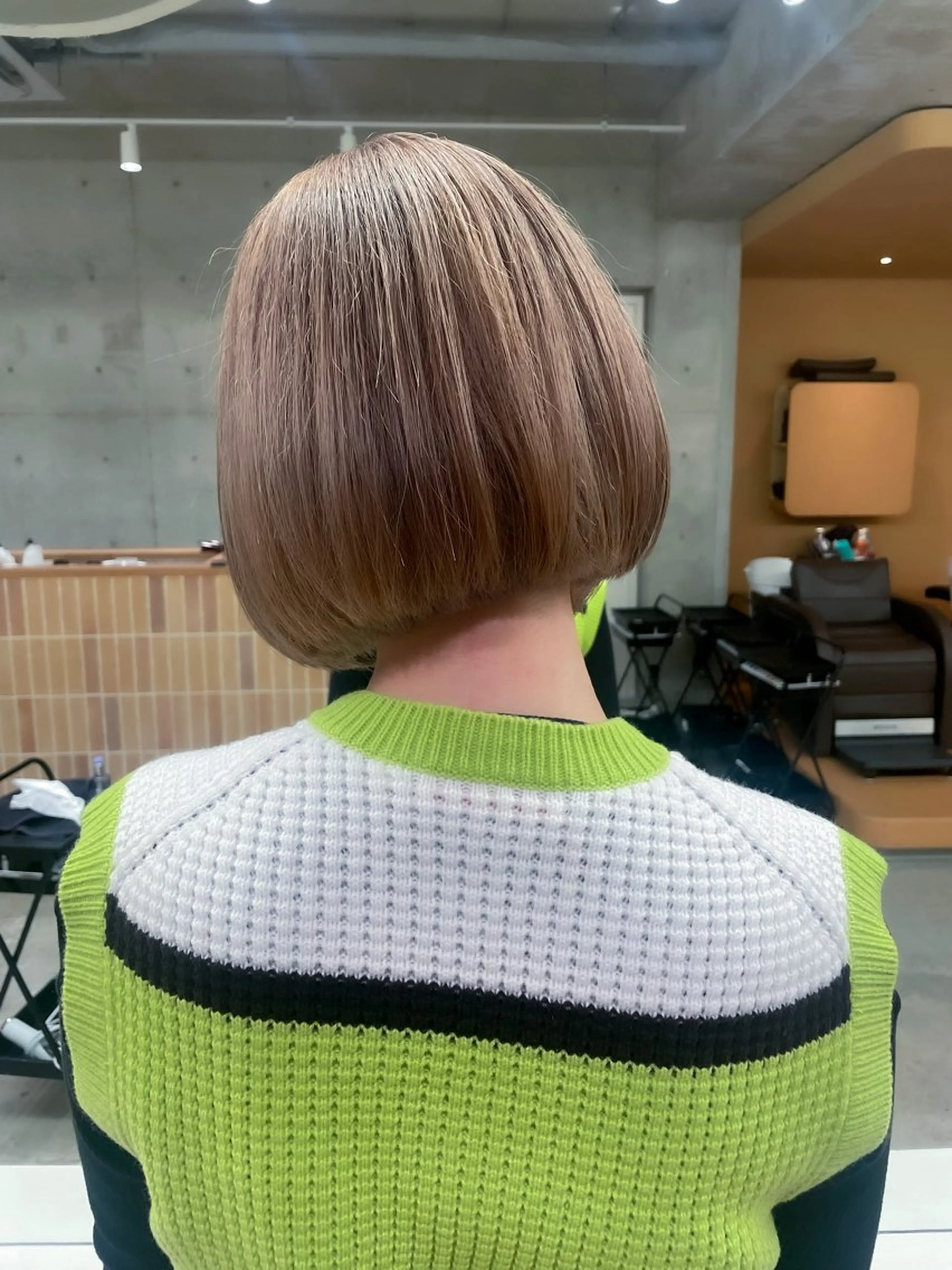 ショート カラー ヘアアレンジ ミニボブ/ブリーチ 🌈MISATOのヘアスタイル