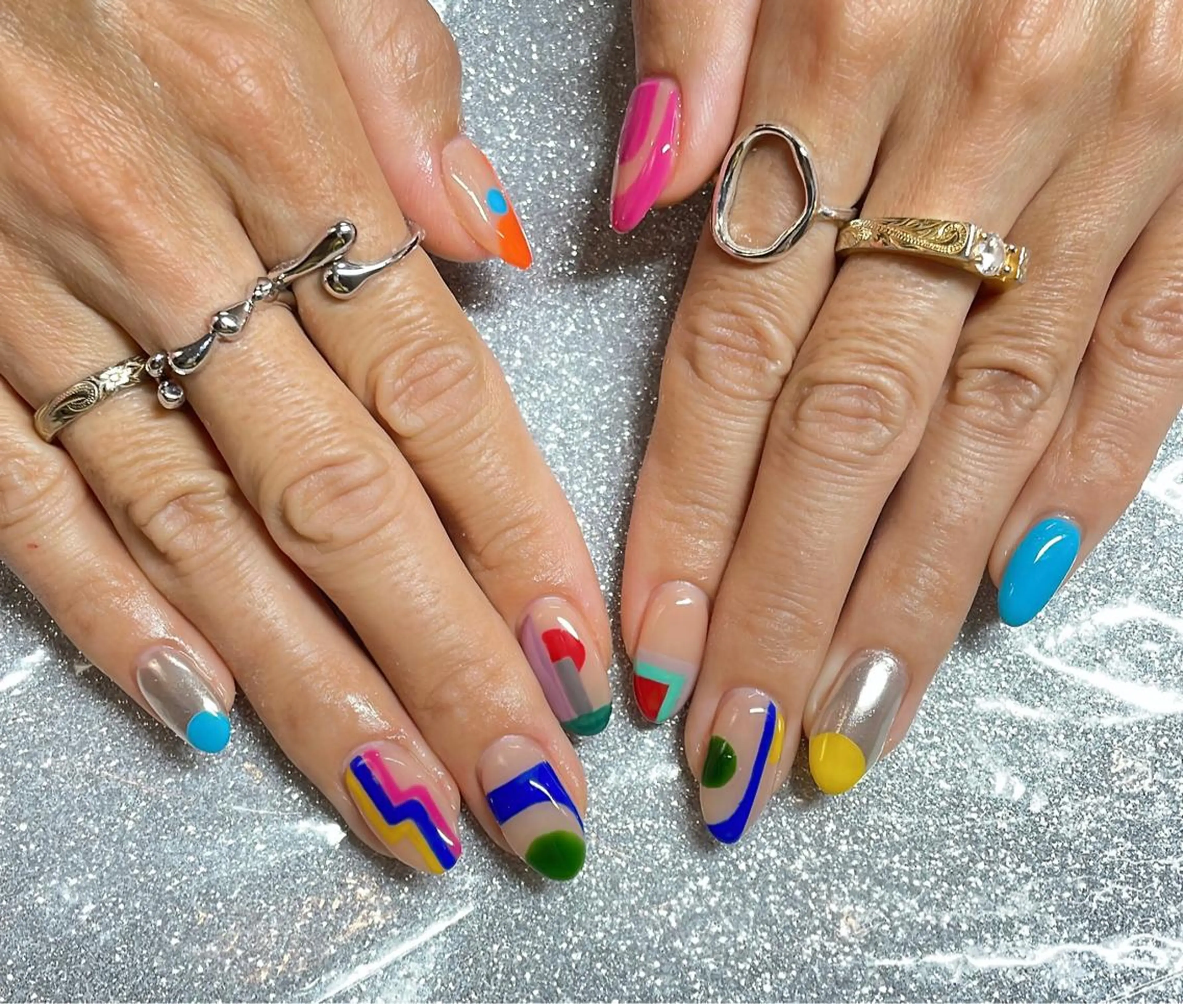 ネイル ハンドネイル VIERU 🌈🎀💖のネイルデザイン