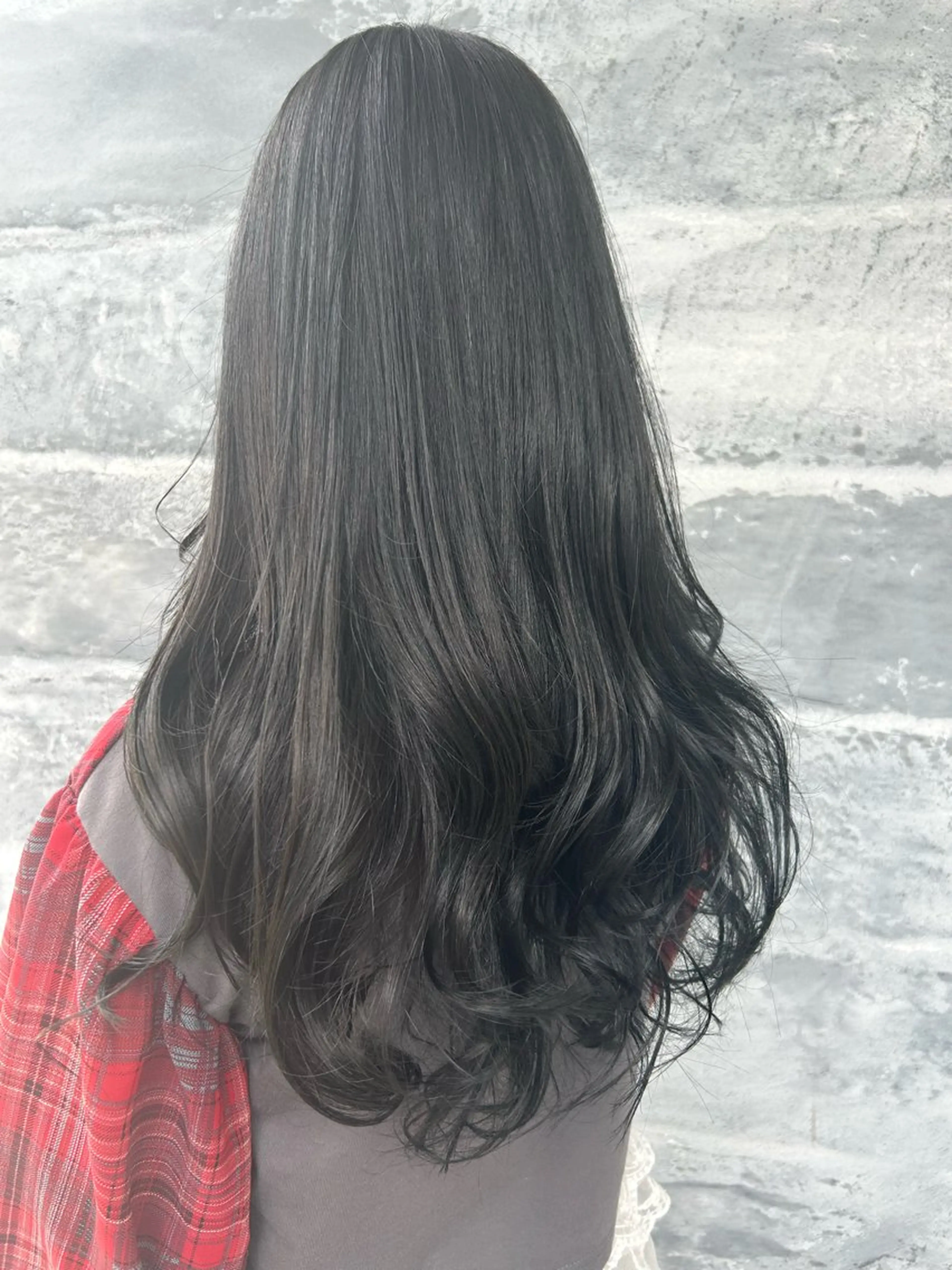 ロング カラー 黒髪 ブリーチ ブルーカラー ブルーブラック ヘアカラー COLOR LABO かすみのヘアスタイル