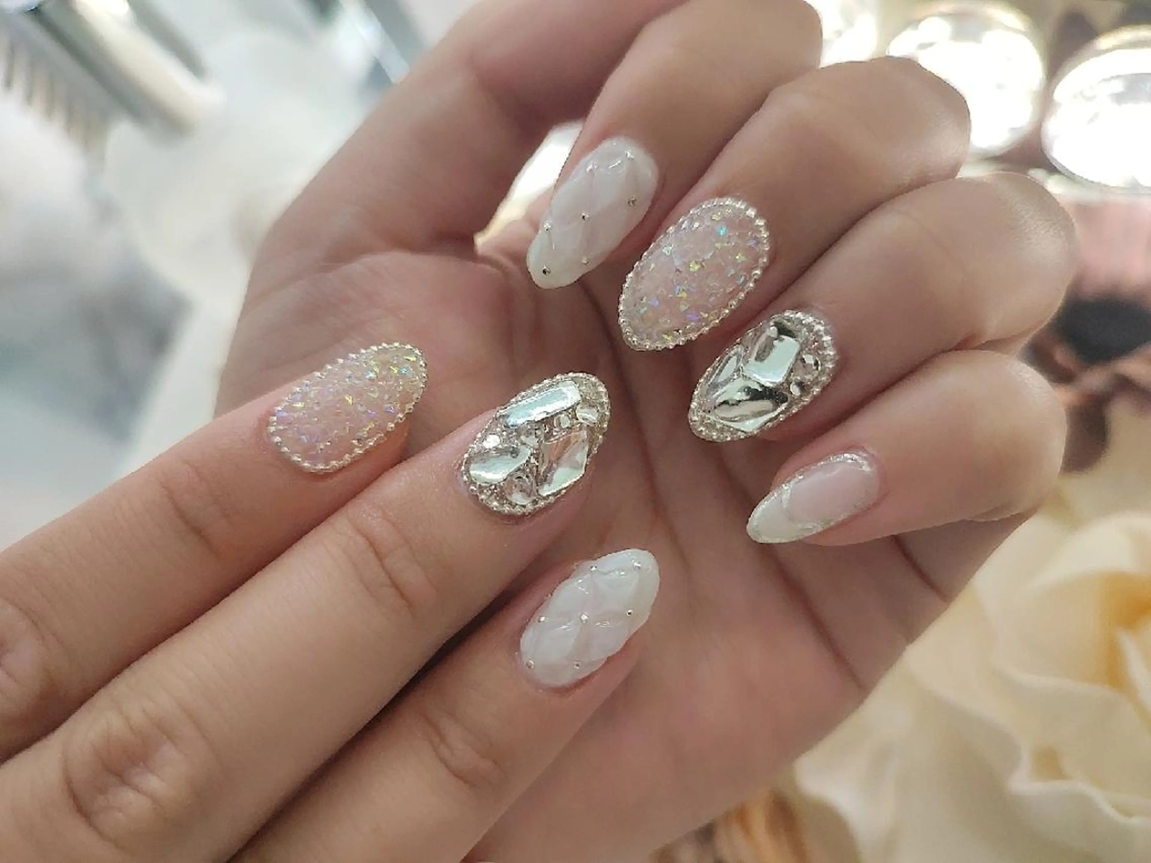 ネイル ハンドネイル RUNWAY 　　の眉毛・アイブロウイメージ