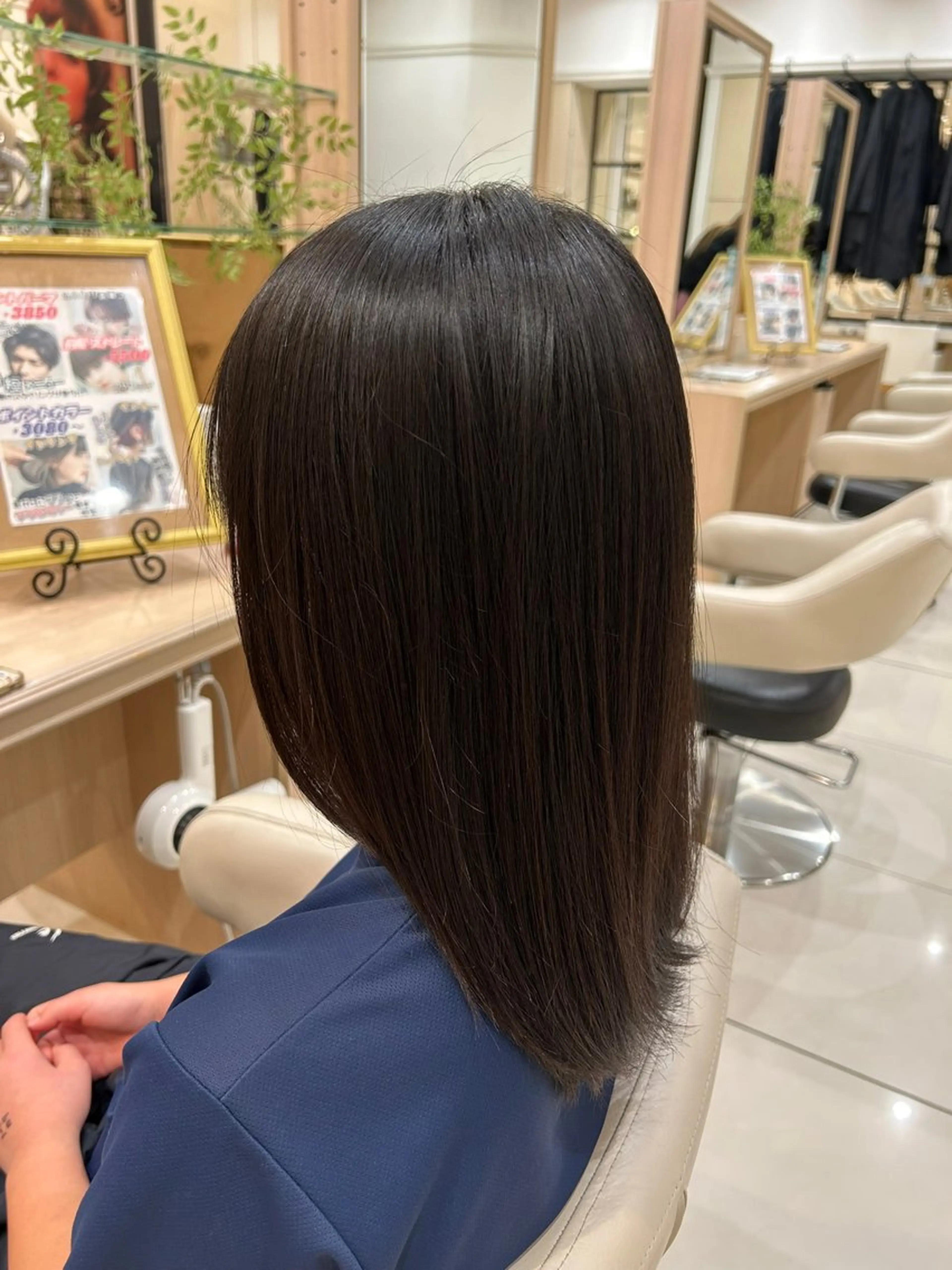 セミロング ヘアカラー 上村 夢斗のヘアスタイル