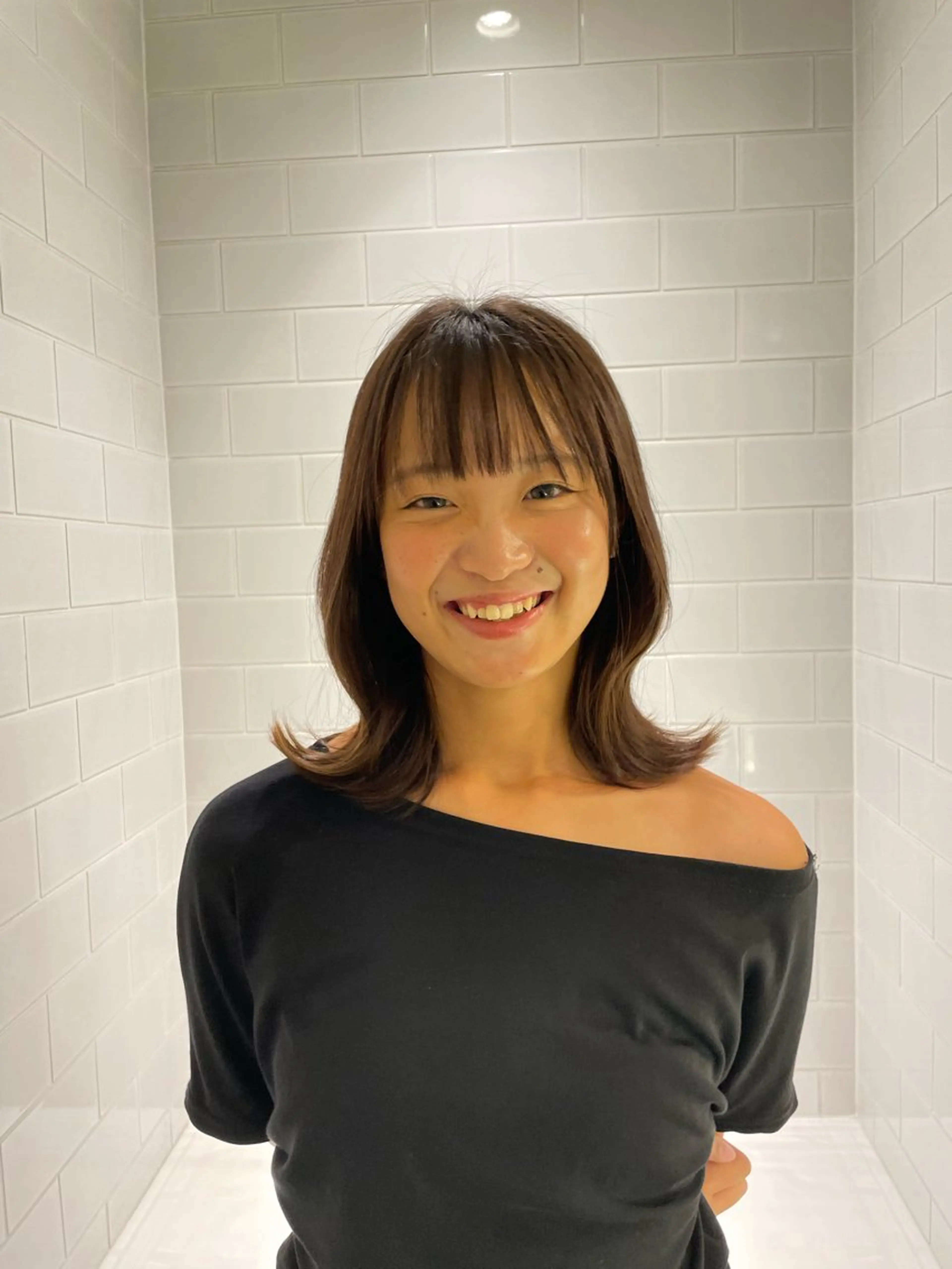 ミディアム カット 江藤 かえでのヘアスタイル