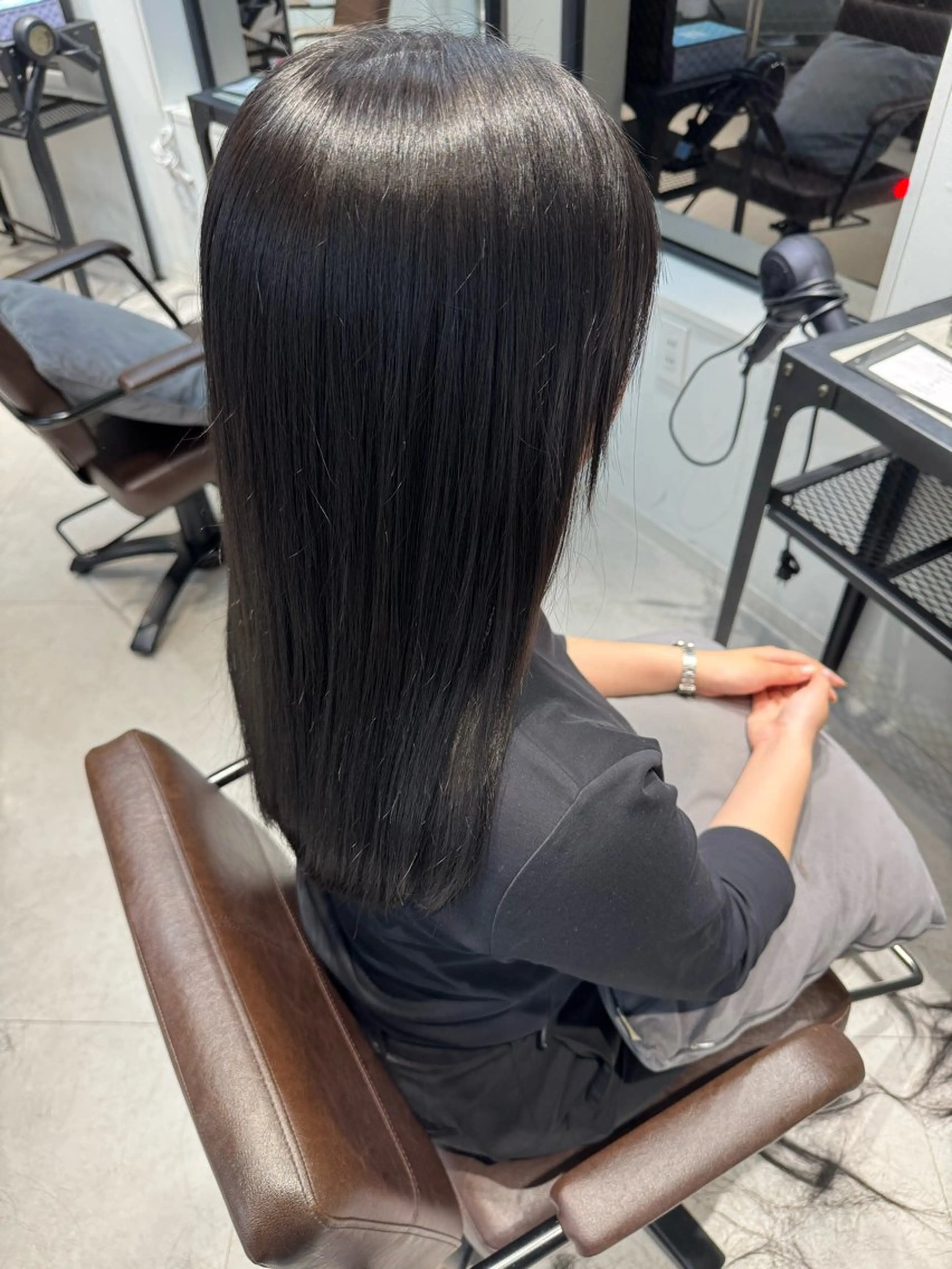 ロング カラー ブルーカラー ブルーグレー ブルーグレージュ グレージュ 近藤 愛理のヘアスタイル