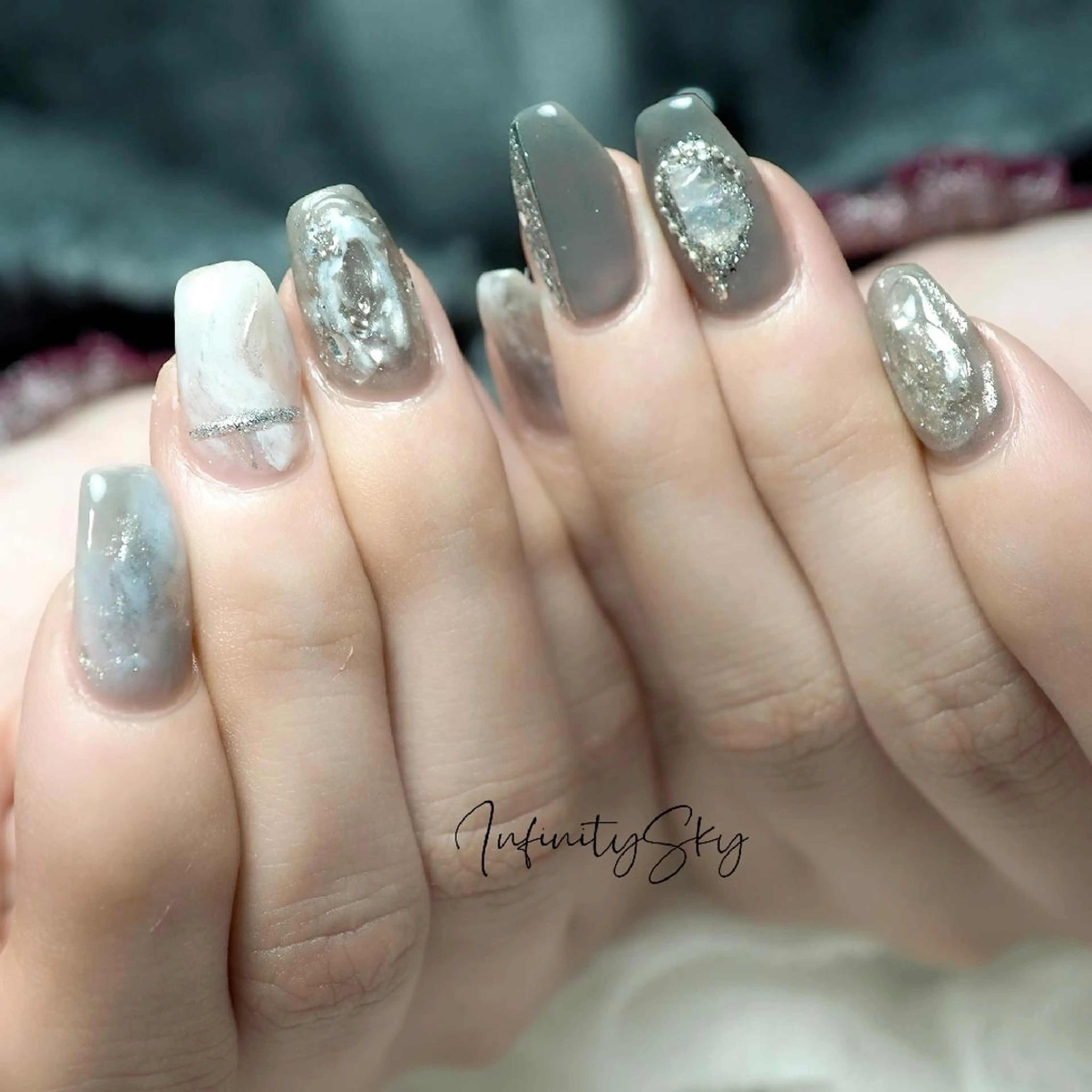 ネイル ニュアンスネイル infinity skyのネイルデザイン