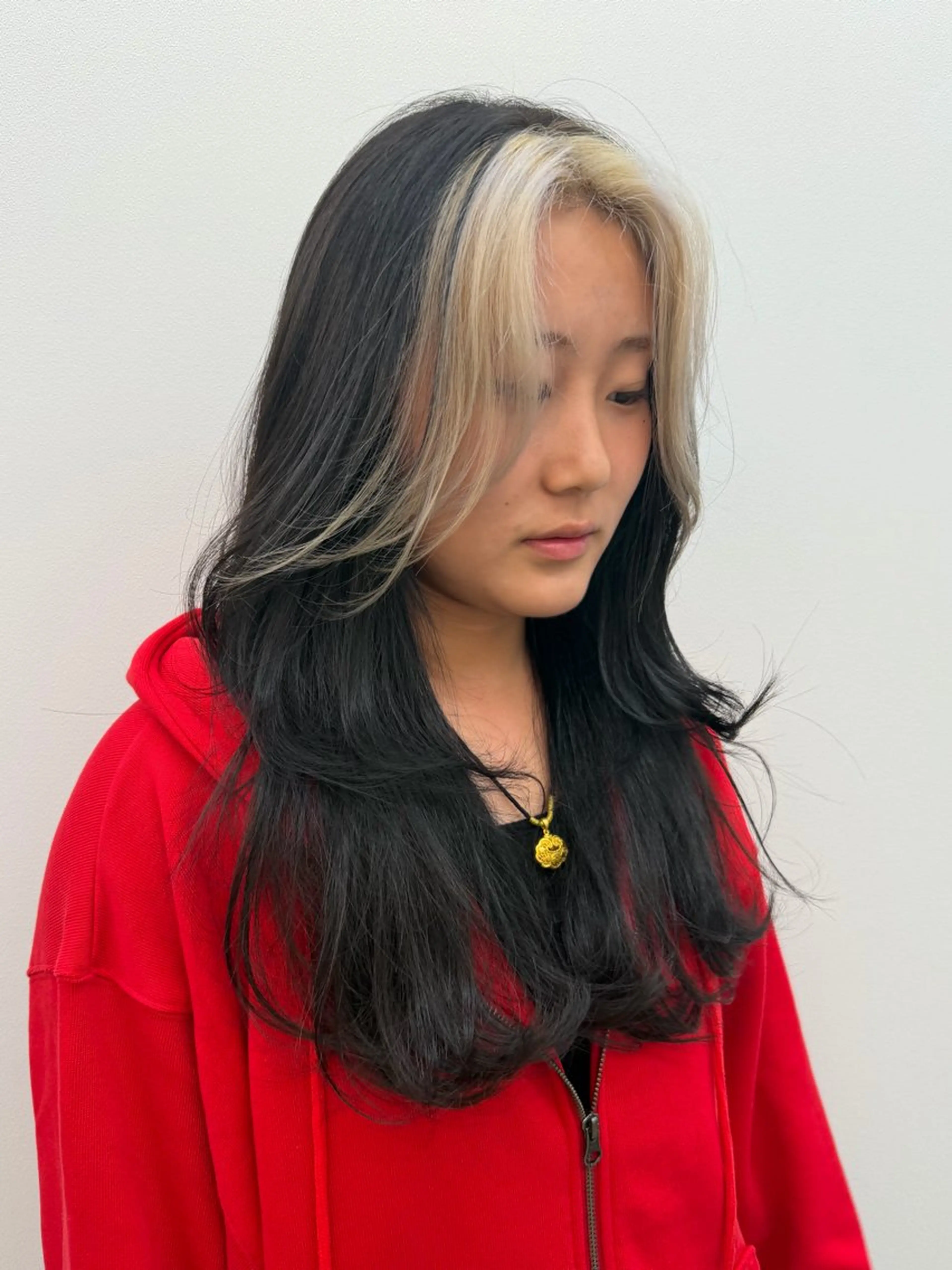 ロング ヘアカラー 加本 翼のヘアスタイル
