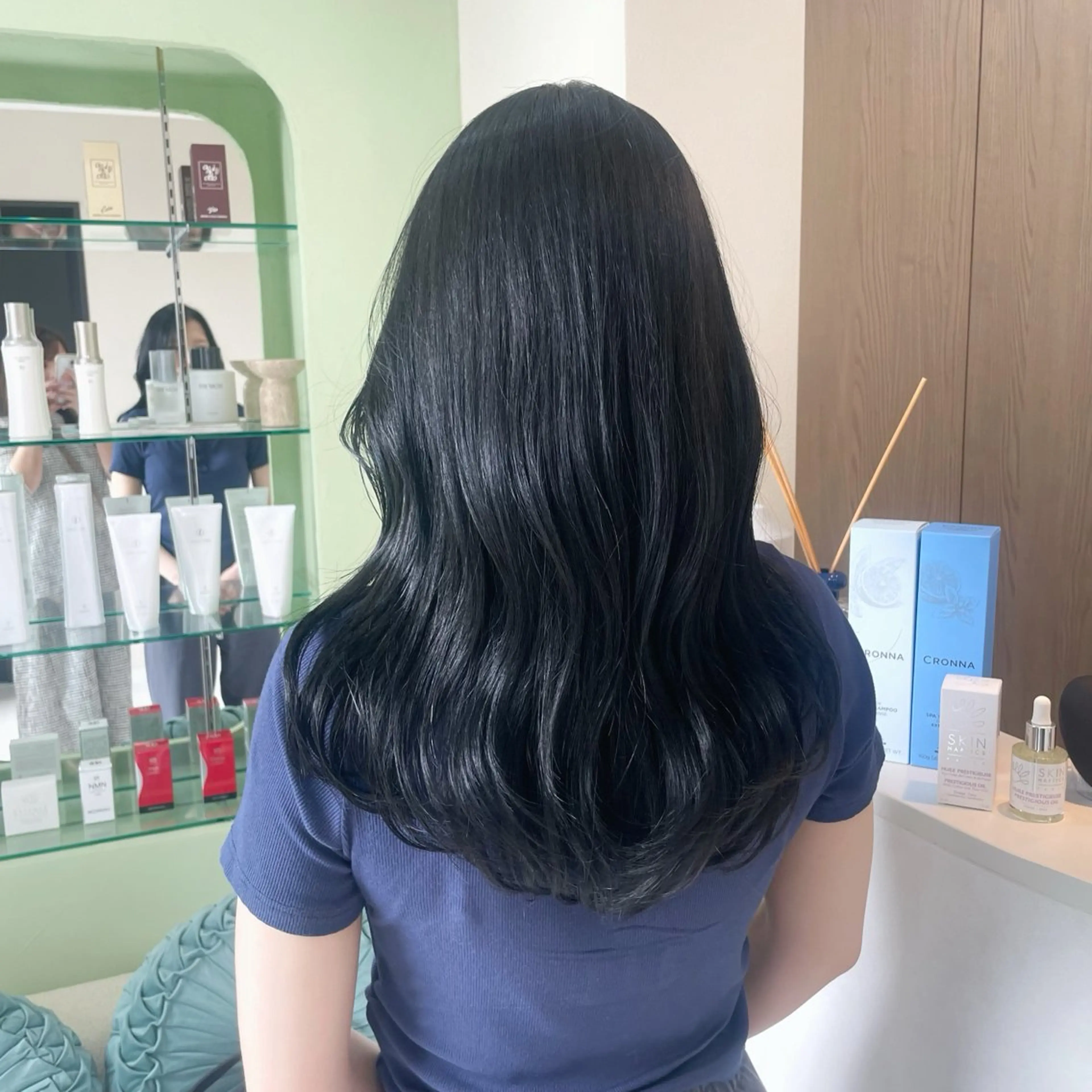 ロング カラー 黒髪 ブルーカラー ブルーブラック 🫧透明感カラー🫧 古川穂果のヘアスタイル