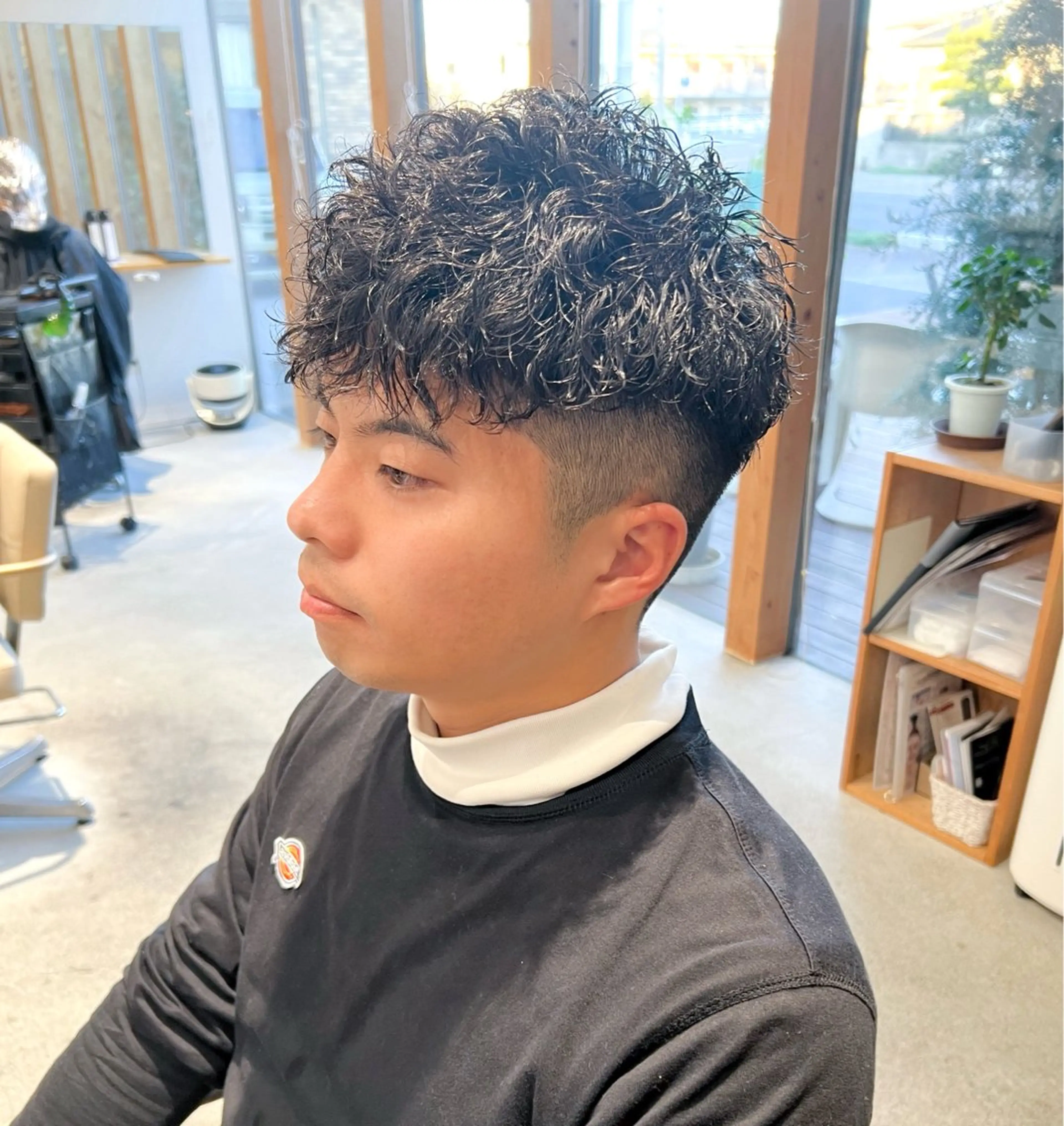 ショート パーマ メンズ マッシュ メンズパーマ ツイストスパイラルパーマ ツーブロック 刈り上げ 服部 雄輝のヘアスタイル