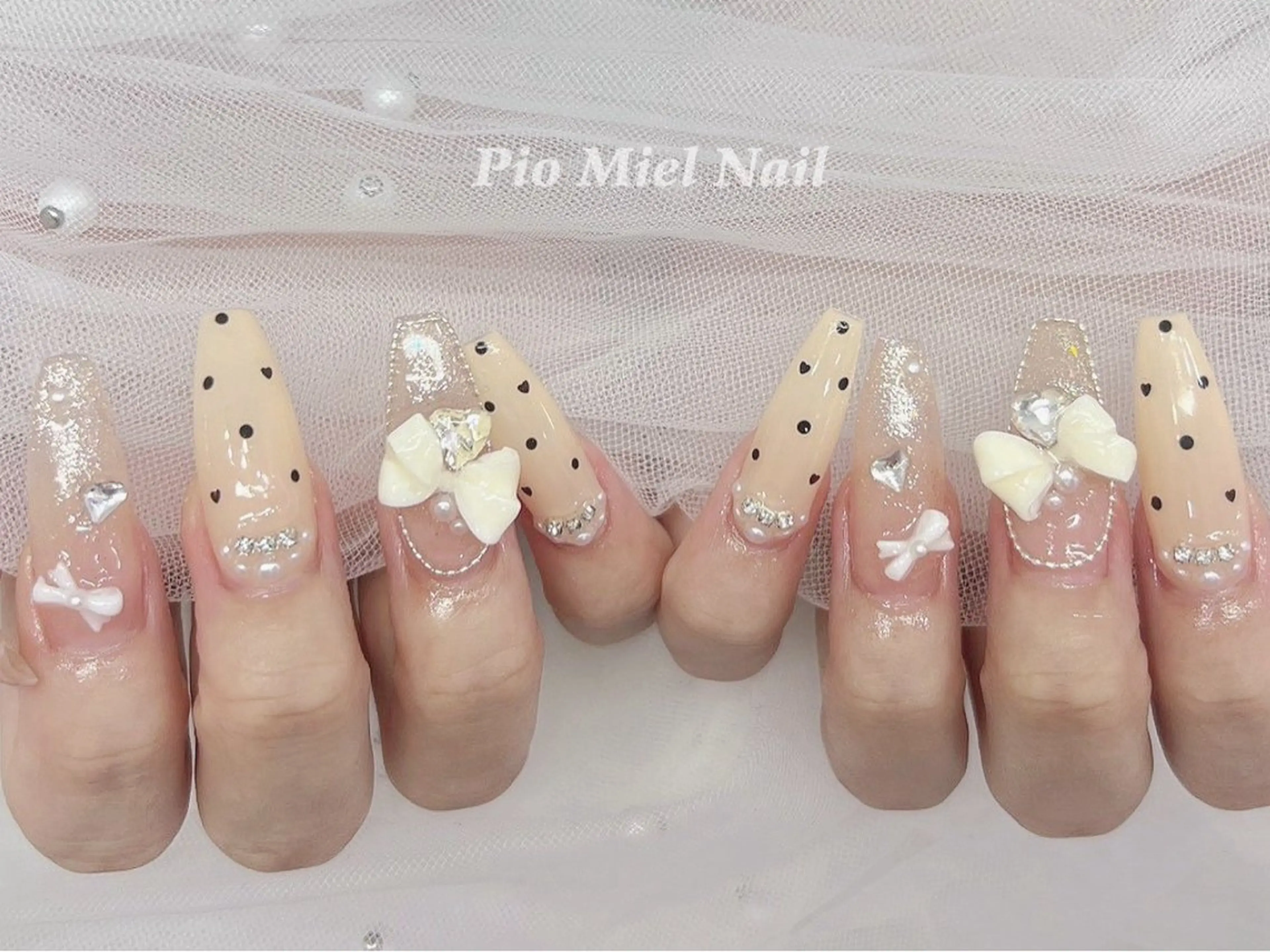 ネイル ドット ジェルネイル ガーリー ラメ(グリッター) ロングネイル ハンドネイル momo 長さだしのネイルデザイン