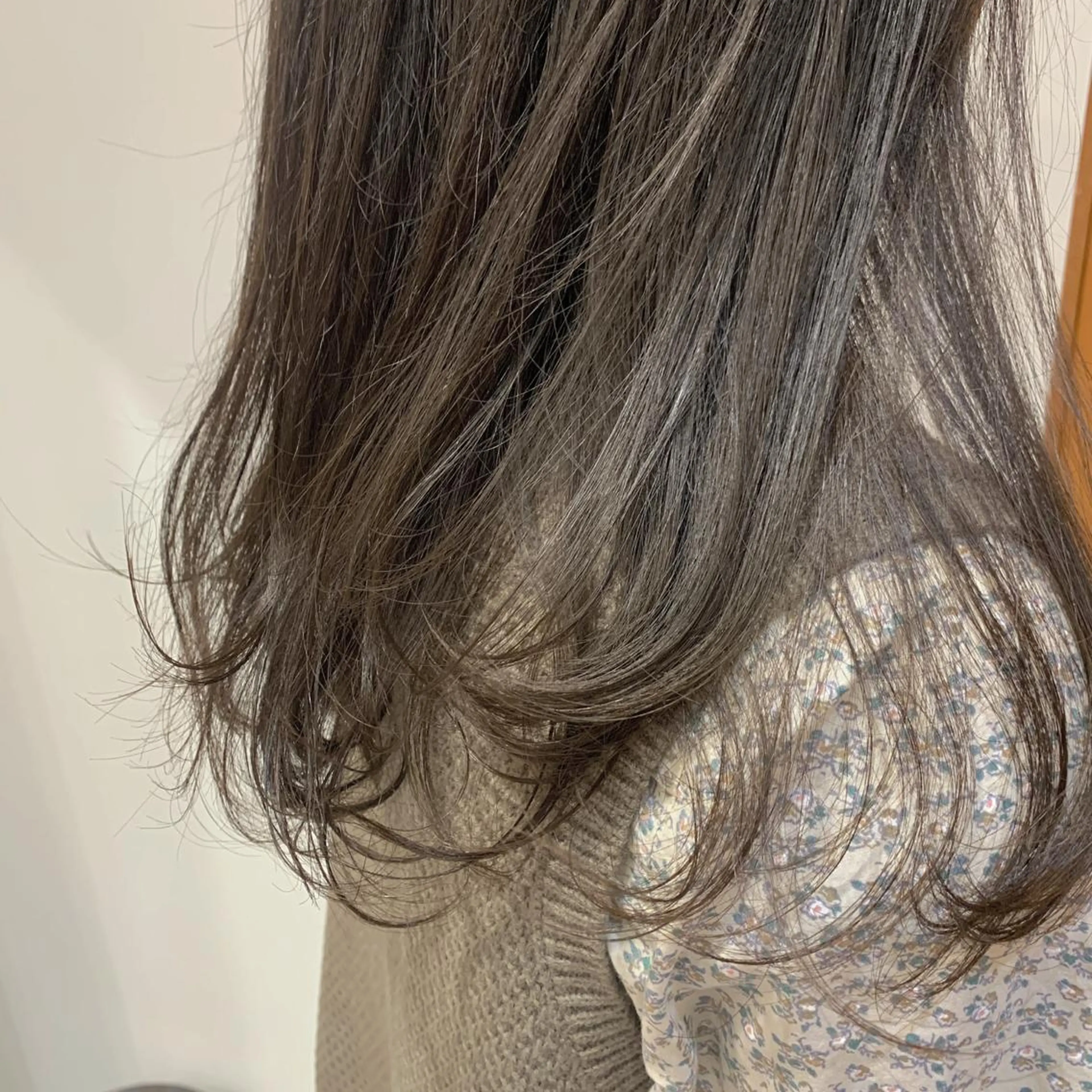 セミロング 名駅🦢大人艶カラー 🪽カミヤアカネのヘアスタイル