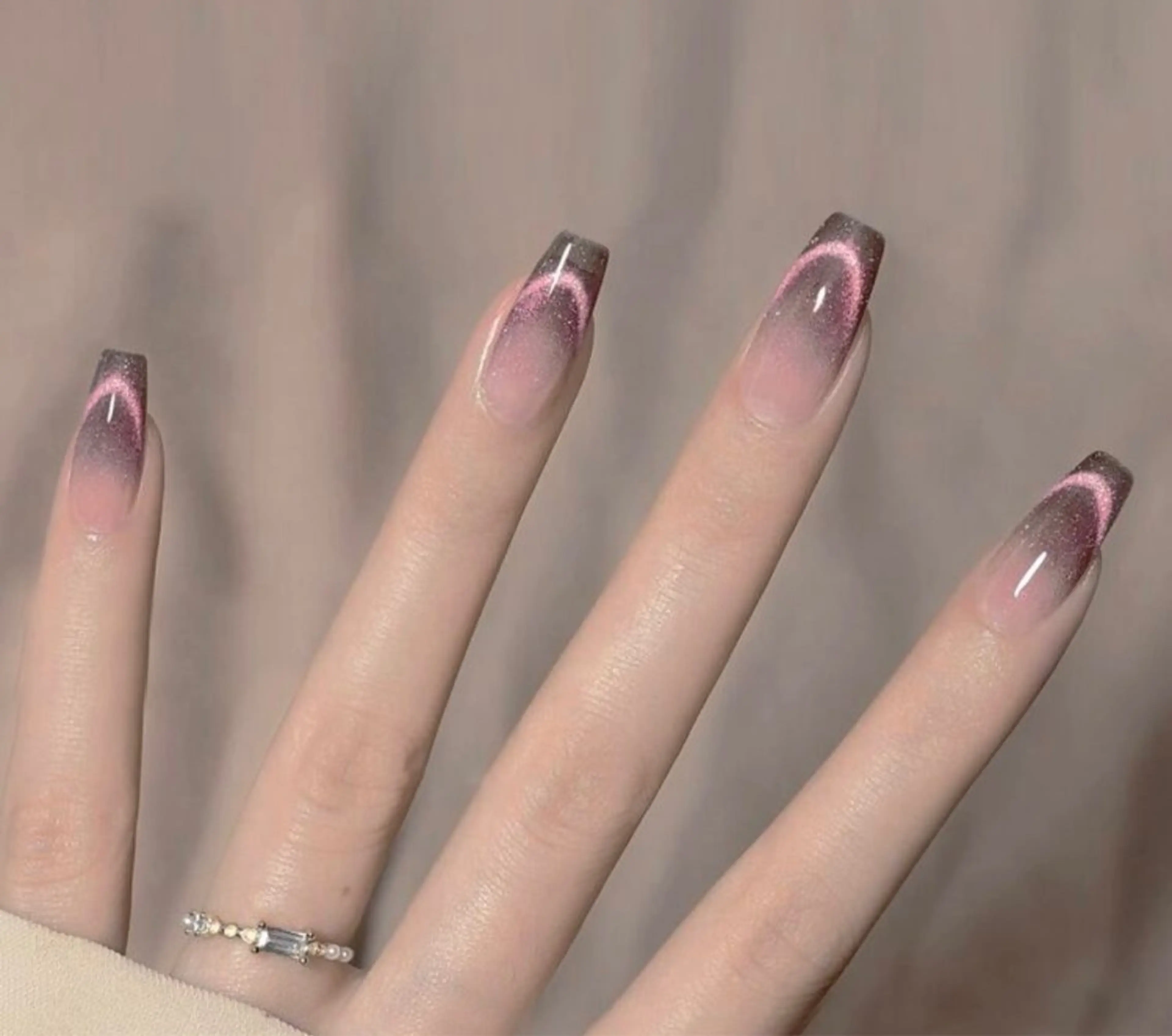 ネイル フレンチネイル マグネットネイル マグネットフレンチ 鈴木 愛のネイルデザイン