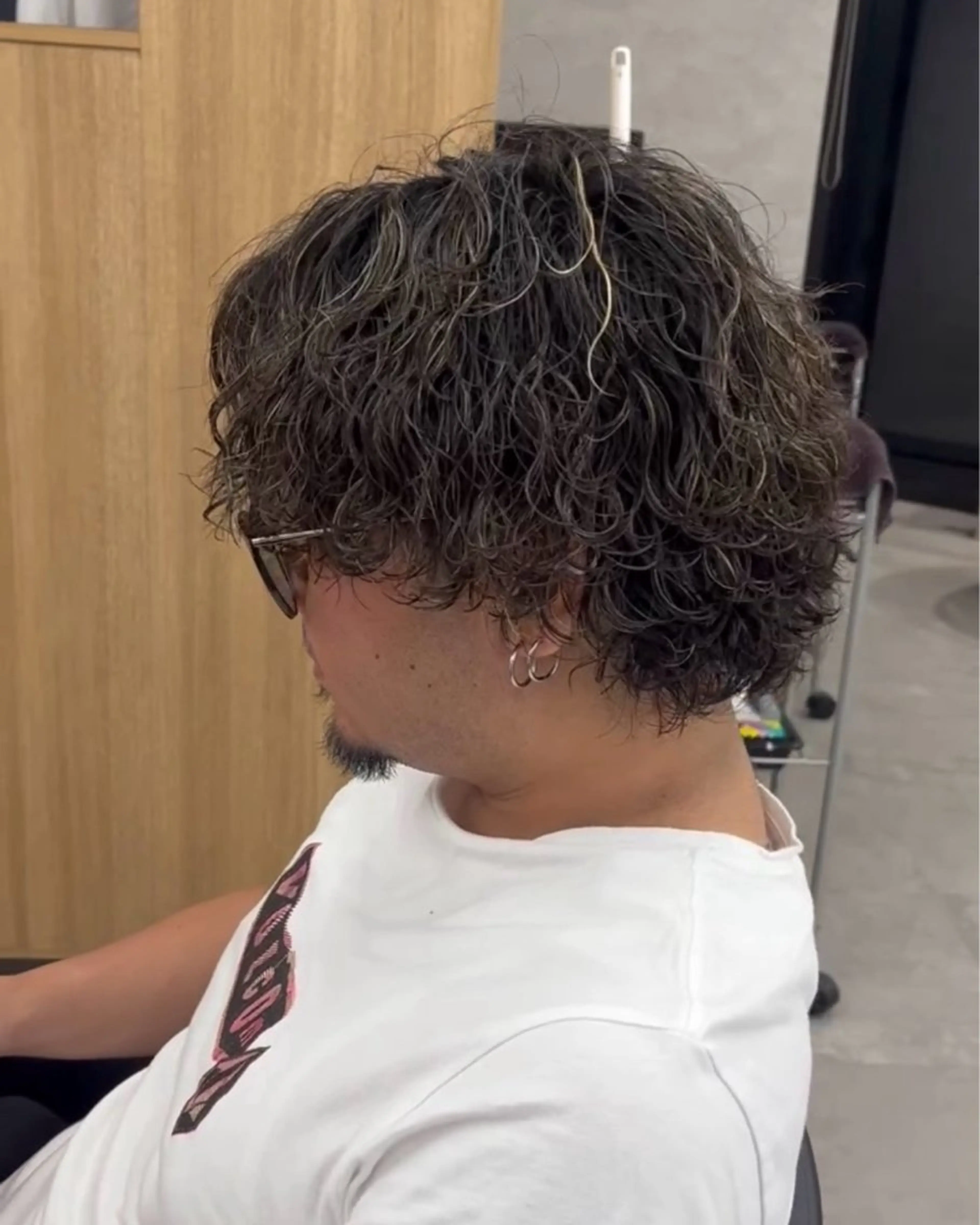 セミロング カラー パーマ メンズ メンズパーマ セミロングパーマ スパイラルパーマ 三浦 洋斗のヘアスタイル