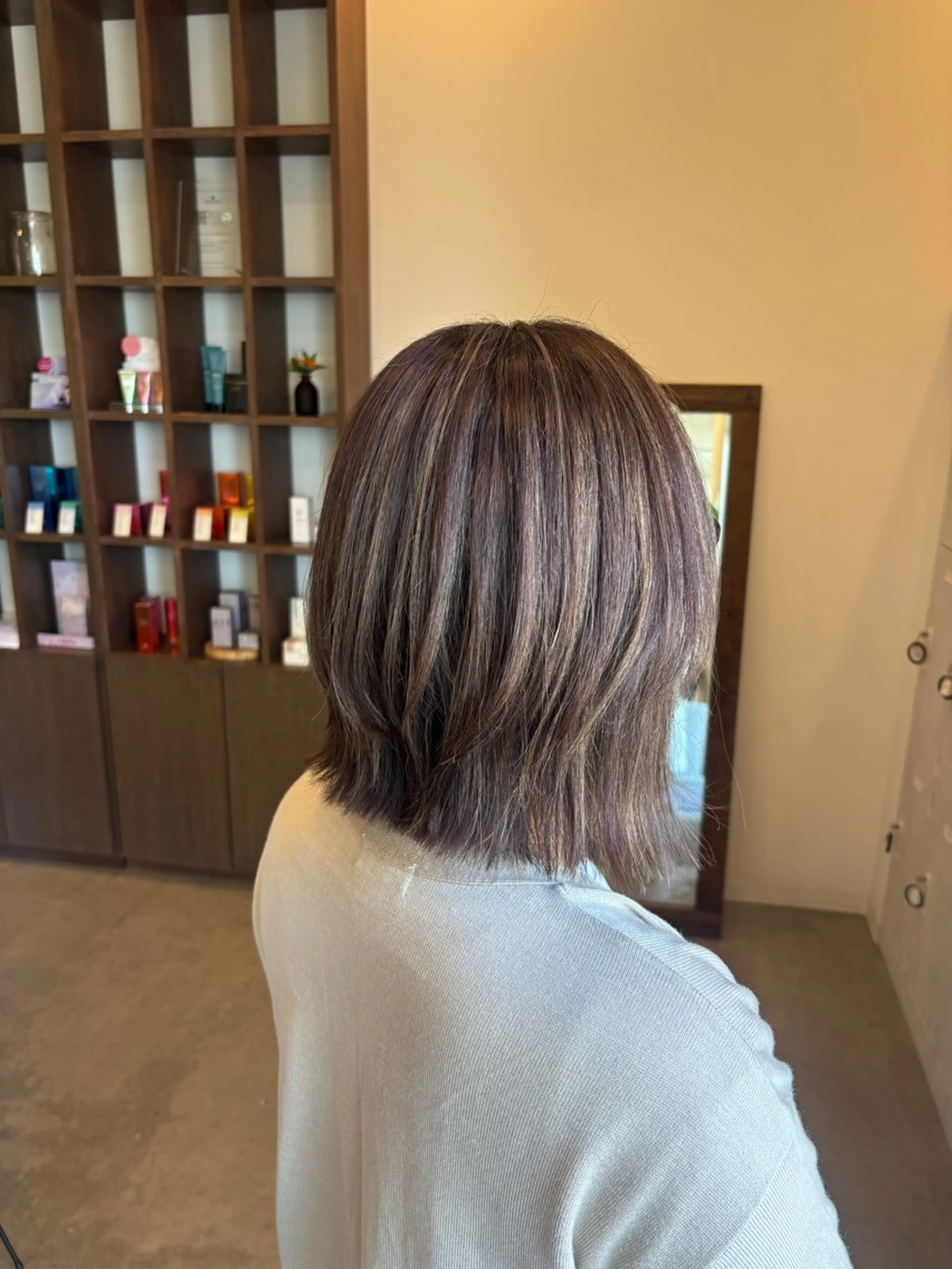 ミディアム カラー ハイライトカラー ハイライト レイヤーカット 佐藤 優里のヘアスタイル