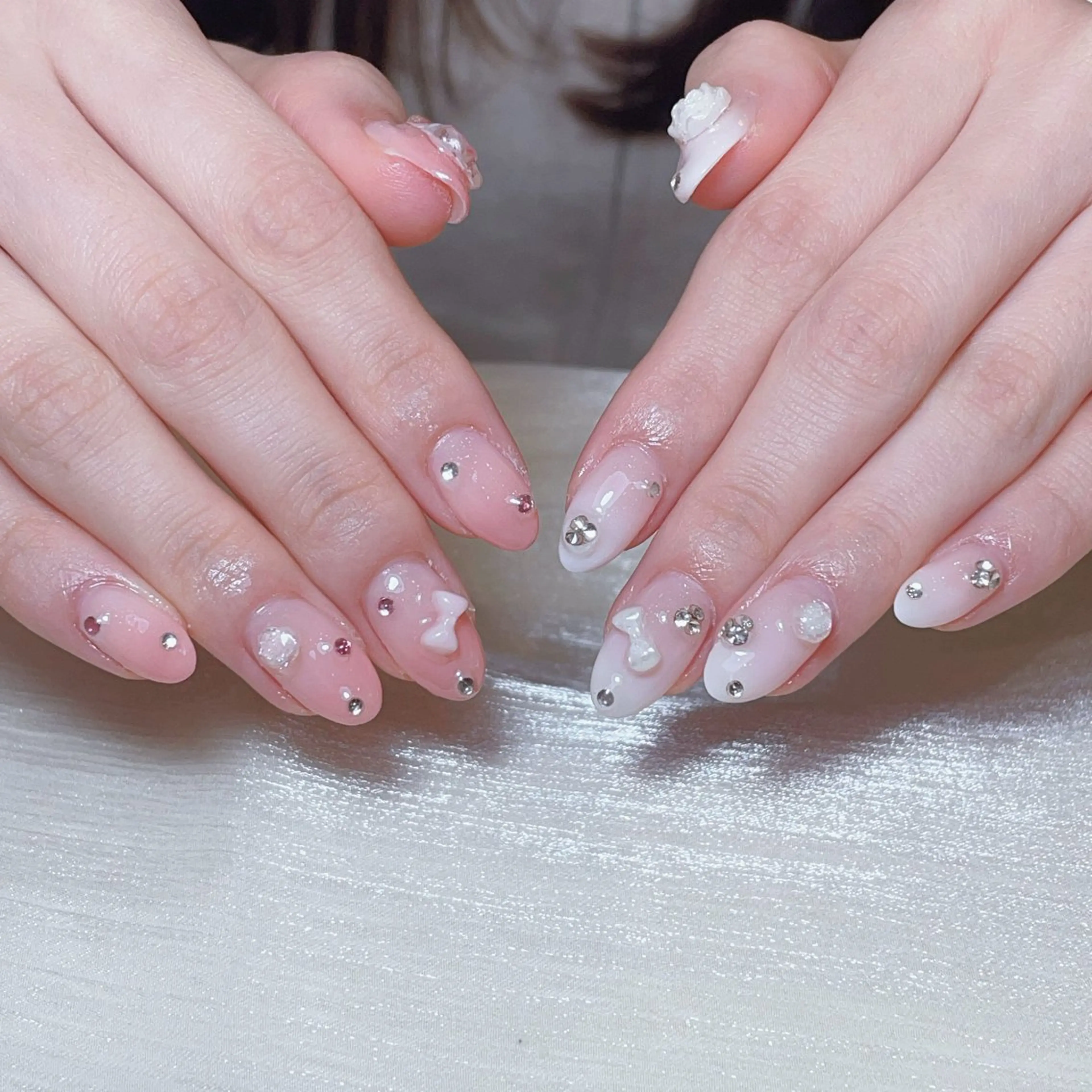 ネイル アートネイル オーロラネイル フラッシュネイル ガーリー キラキラネイル ハンドネイル Una NAILMANAMIのネイルデザイン