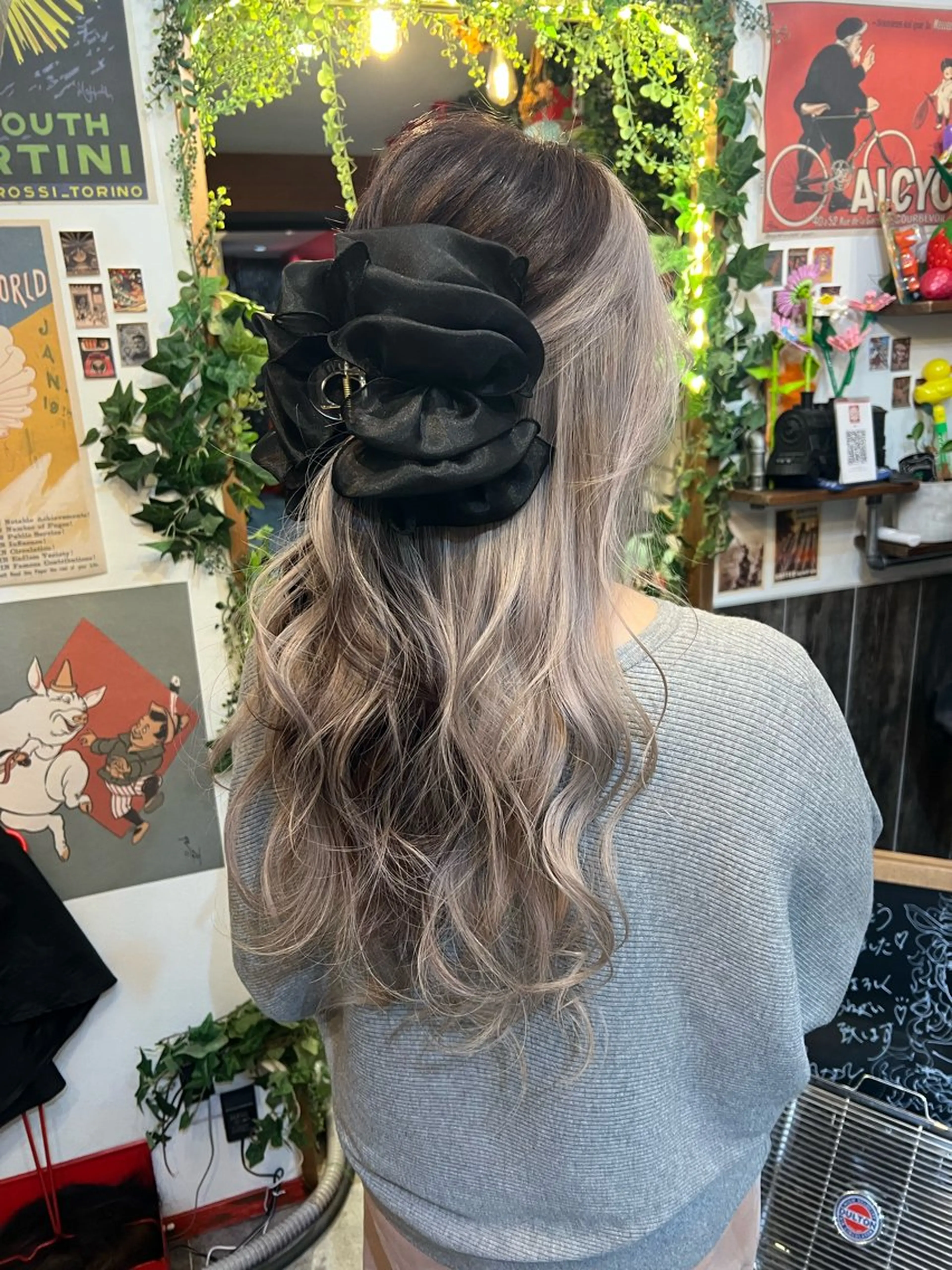 ロング カラー ヘアアレンジ ブリーチ ヘアカラー カラーパティシエ facce🌼ikoのヘアスタイル
