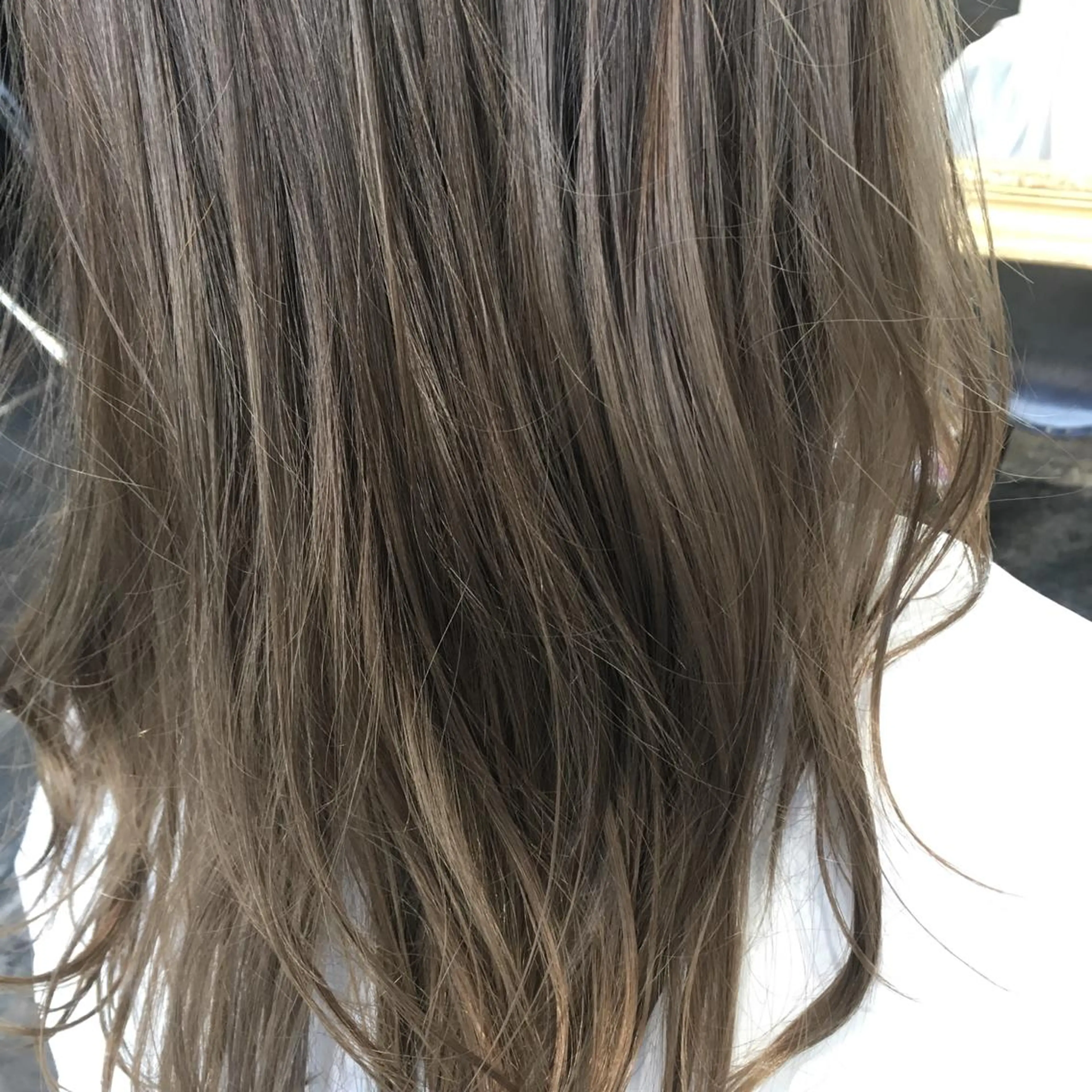 セミロング カラー バレイヤージュ グレージュ ハイライトカラー ハイライト レイヤーカット Mogami Kengoのヘアスタイル