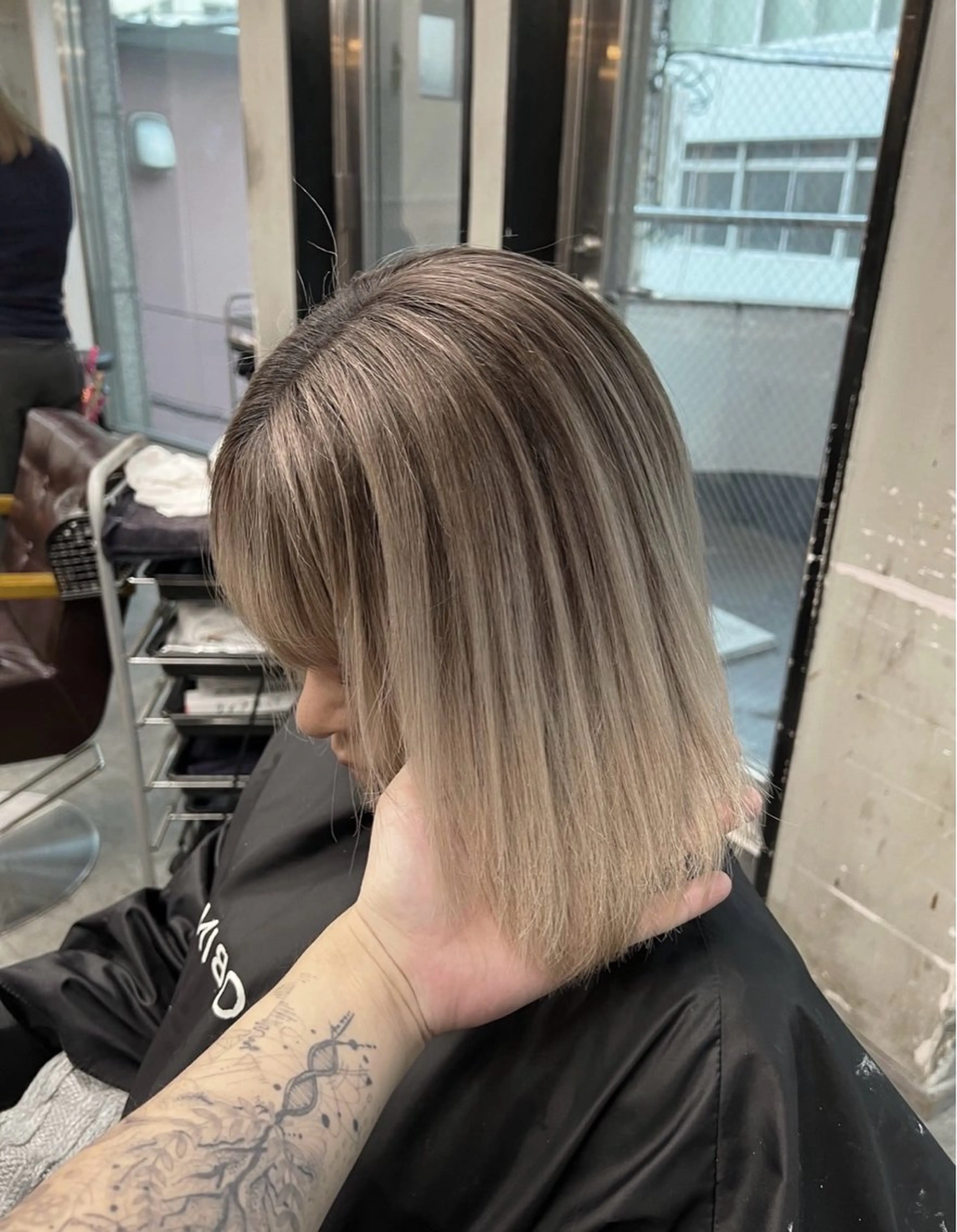 ショート カラー バレイヤージュ シルバー ホワイトシルバー レイヤーカット ヘアカラー トリートメント 指名数No.1 /NAOYAのヘアスタイル