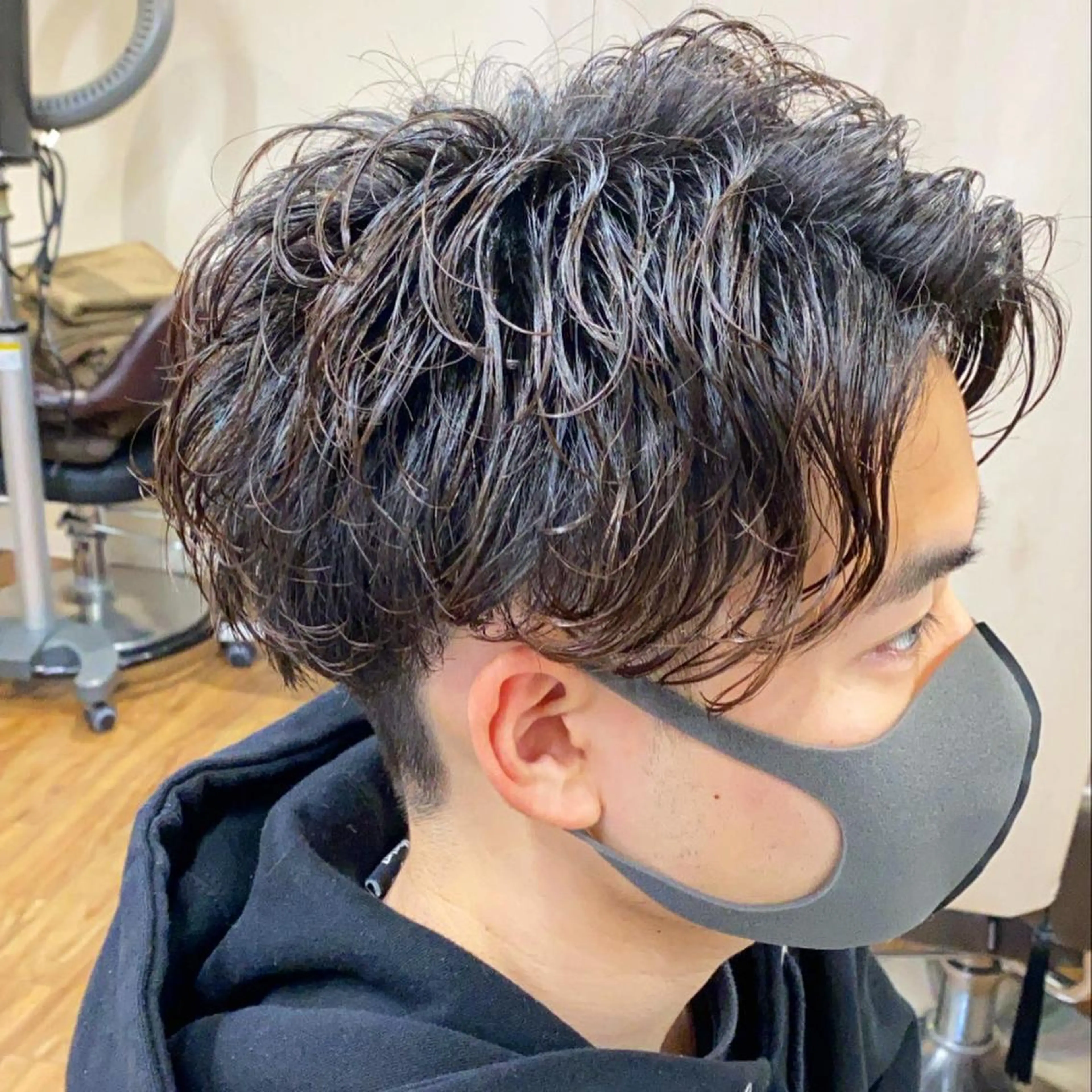 パーマ メンズ センターパート メンズパーマ スパイラルパーマ 🟦メンズパーマ🟦 横浜駅｜小上馬淳司のヘアスタイル