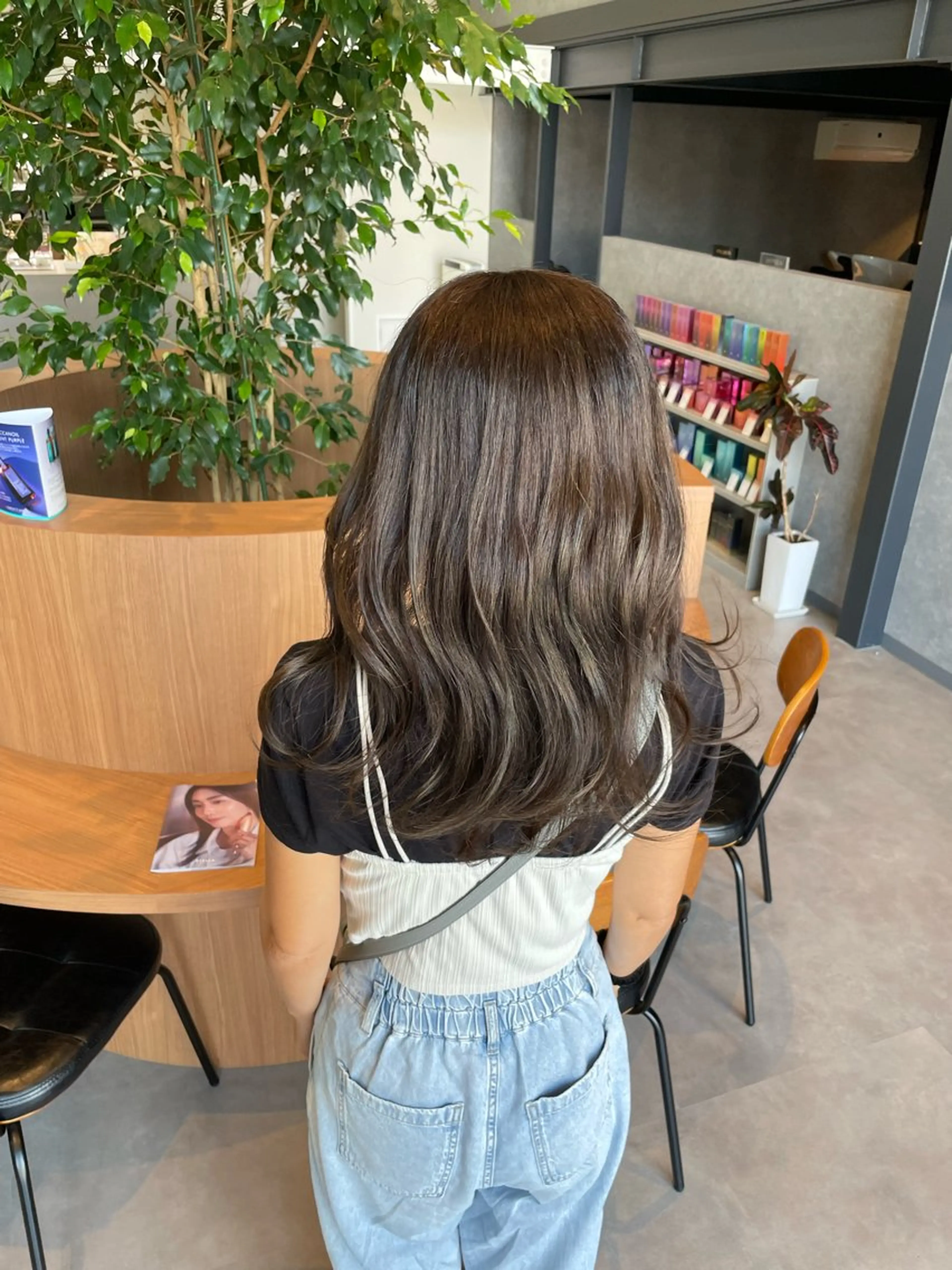 セミロング カラー グレージュ オリーブグレージュ オリーブグレー カット ヘアカラー ayaka |トレンドヘアのヘアスタイル