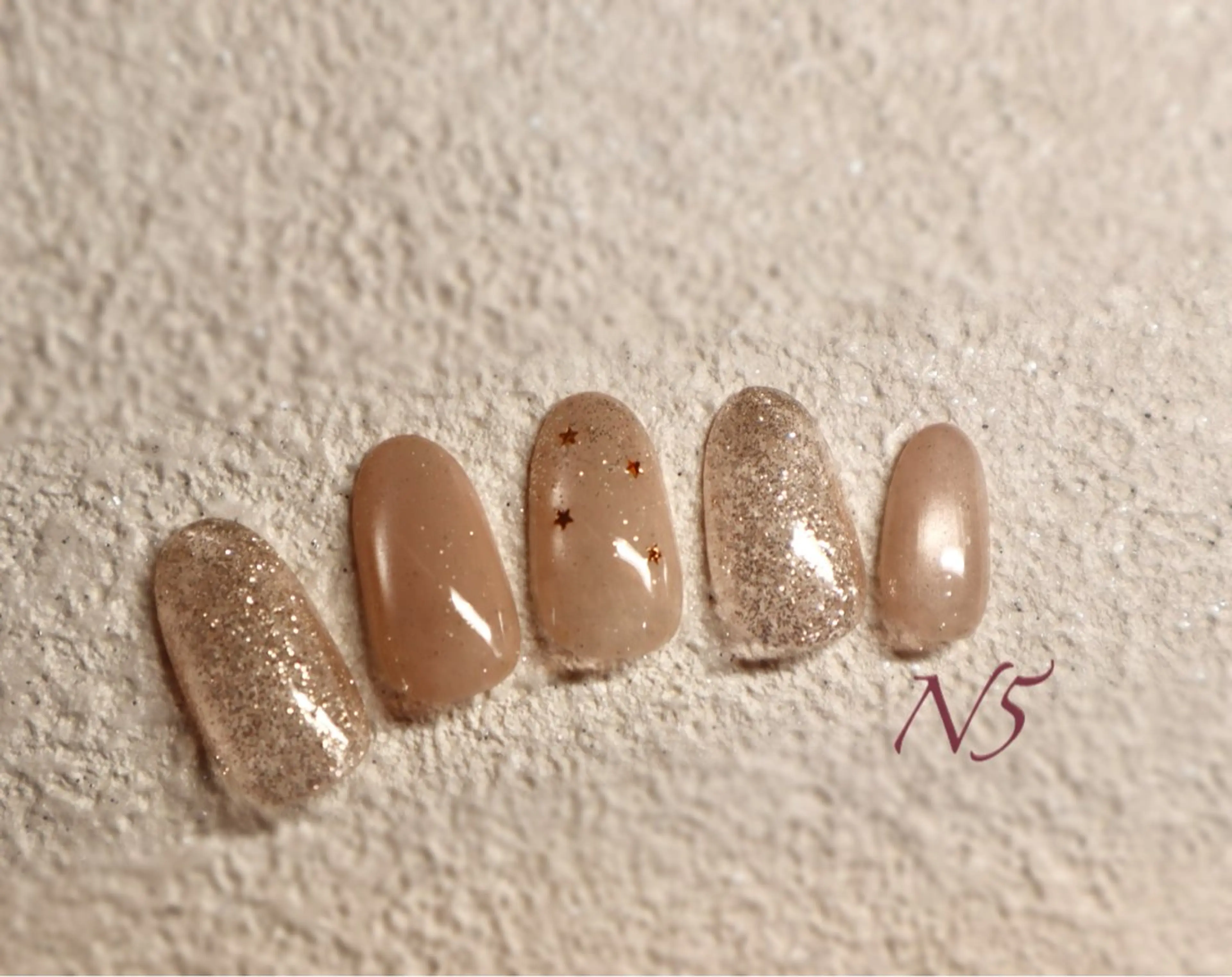 ネイル キラキラネイル シンプルネイル ハンドネイル 🫧N5表参道 nao🐄のネイルデザイン