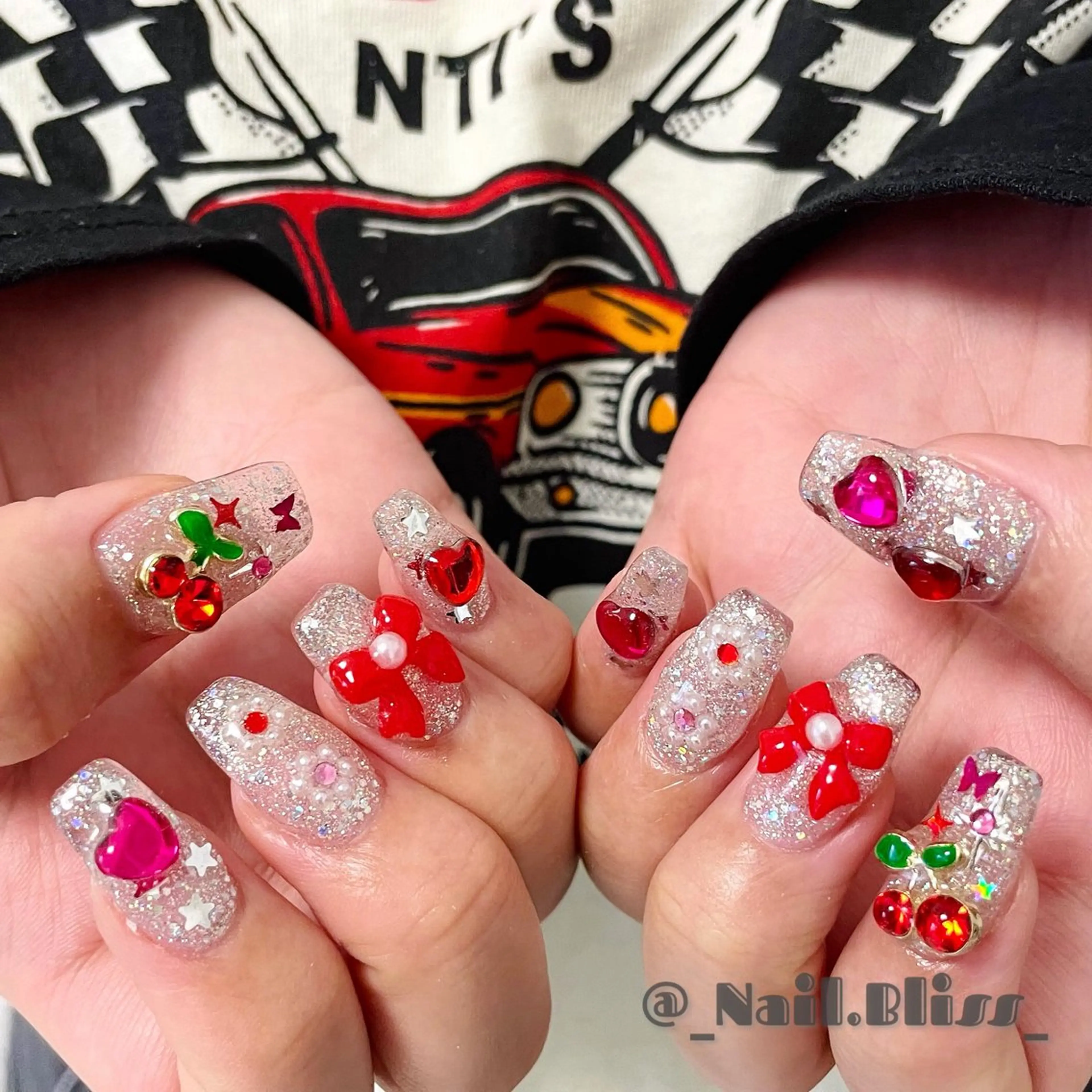 ネイル キラキラネイル ラメ(グリッター) ピンク 赤色 シルバー ハンドネイル NAIL BLISSのネイルデザイン