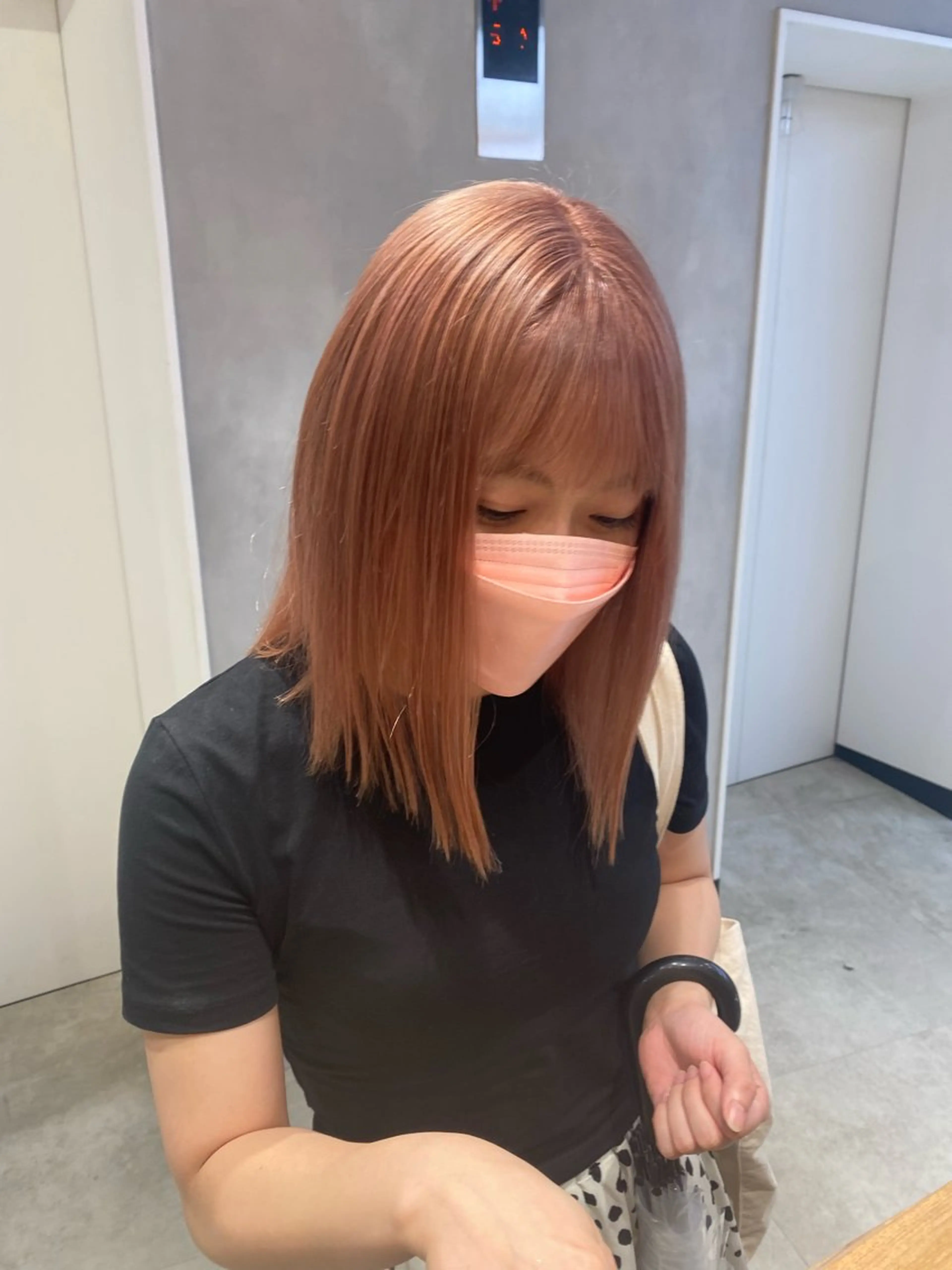 ミディアム カラー ボブレイヤー ベージュカラー ブリーチ ケアカラー 透明感カラー カット ヘアカラー ピンク/ベージュ /似合わせ/田島百華のヘアスタイル