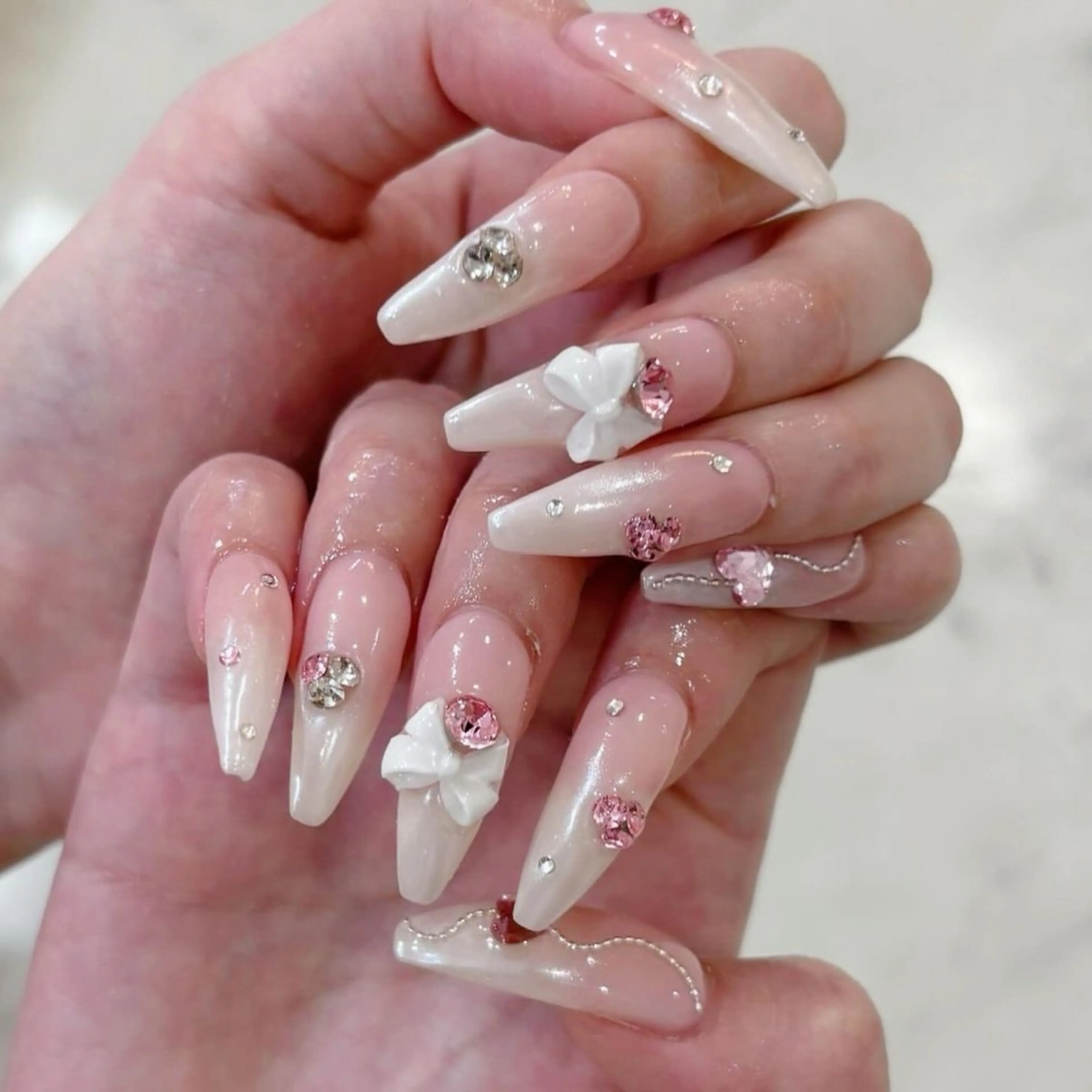 ネイル オーロラネイル チークネイル 長さ出し フットネイル フレンチネイル ハンドネイル Lee Nailsのネイルデザイン