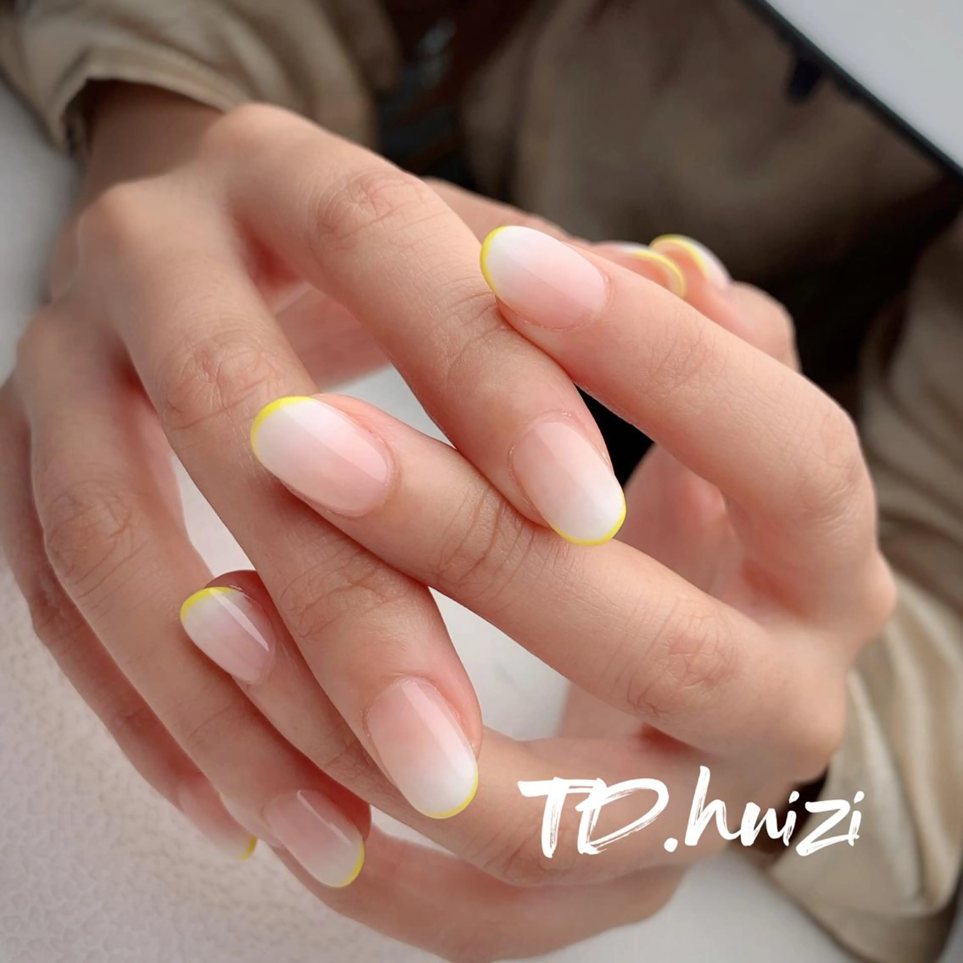 ミディアム めぐみのネイルサロン スタッフ練習のネイルデザイン