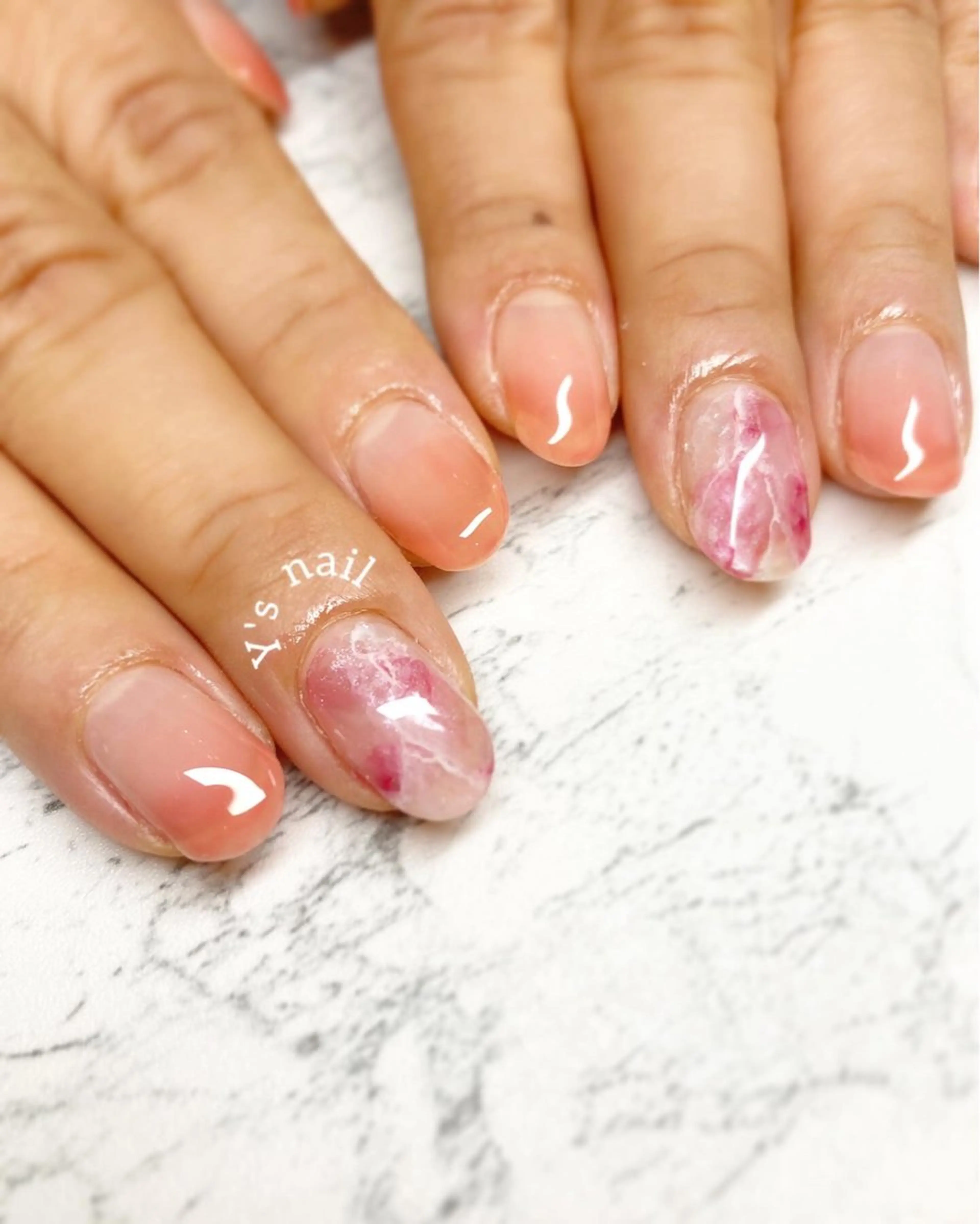 ネイル アートネイル グラデーション 手書きが得意🖌️ Y’s  nailのネイルデザイン
