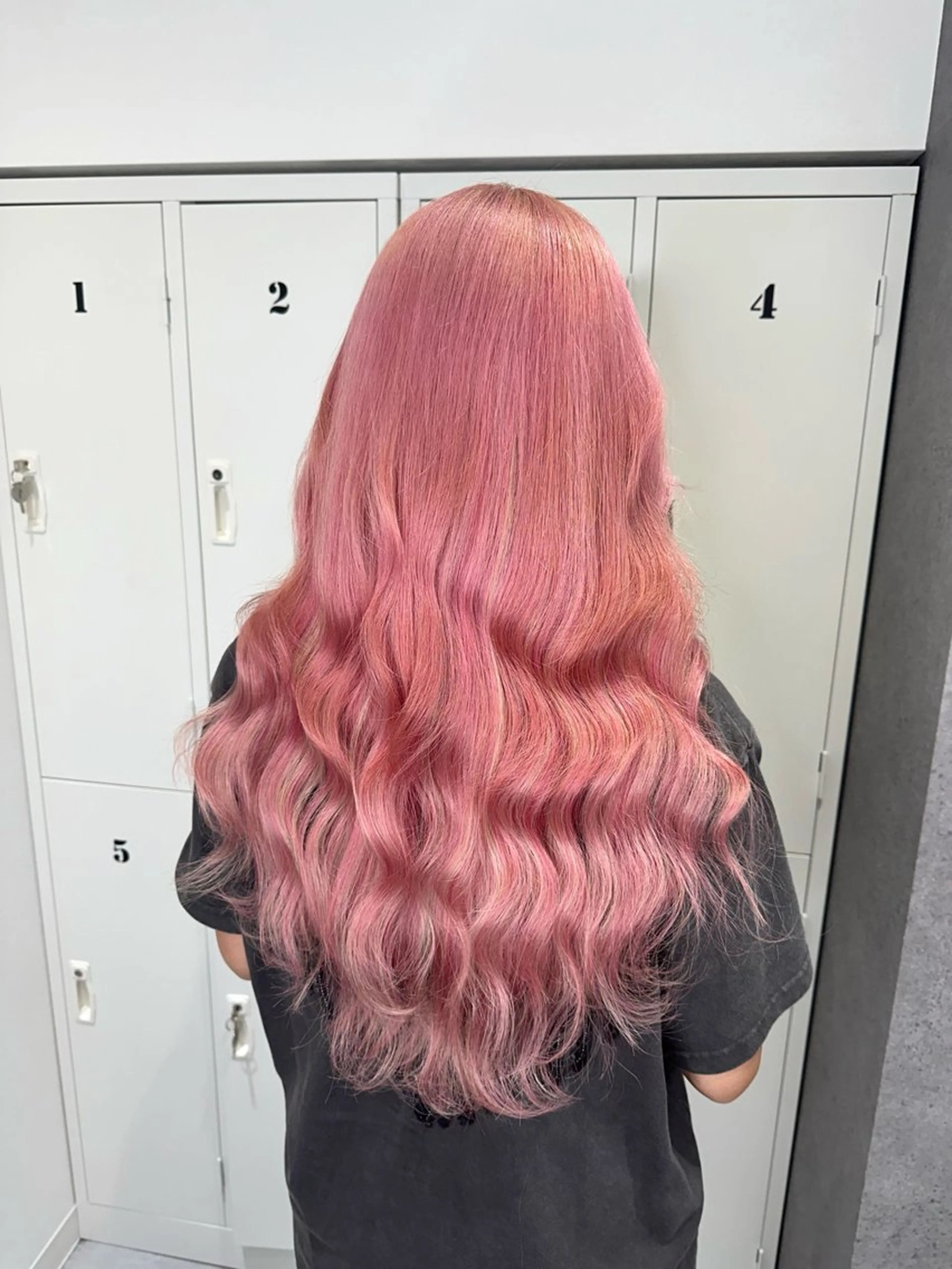 ロング カラー シールエクステ ピンクカラー エクステ ロング エクステ KEISUKE🐶 カラー✨エクステのヘアスタイル