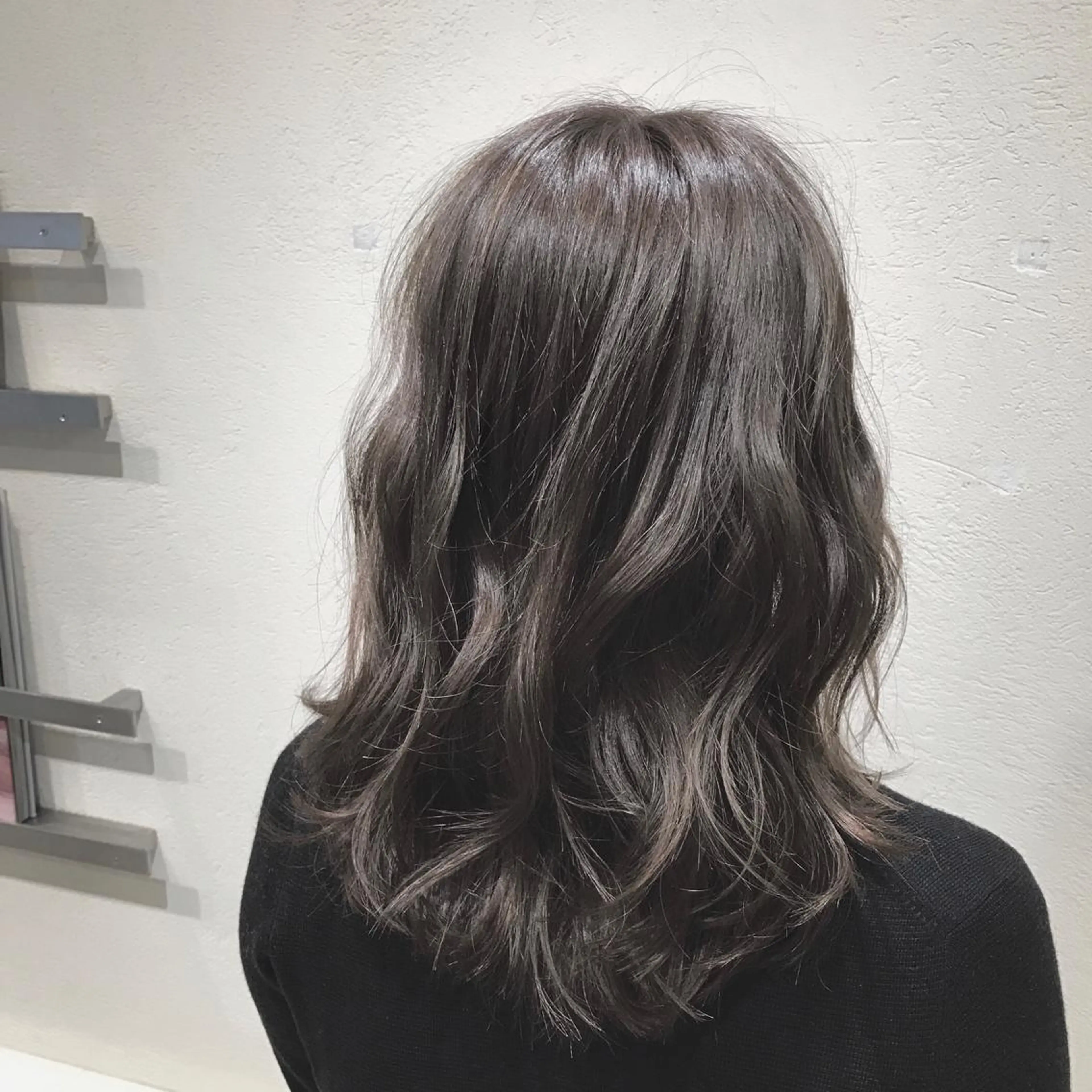 ミディアム カラー アッシュ グレージュ イルミナカラー カット ヘアカラー トリートメント 髪質改善カラー韓国風 レイヤーtudaのヘアスタイル