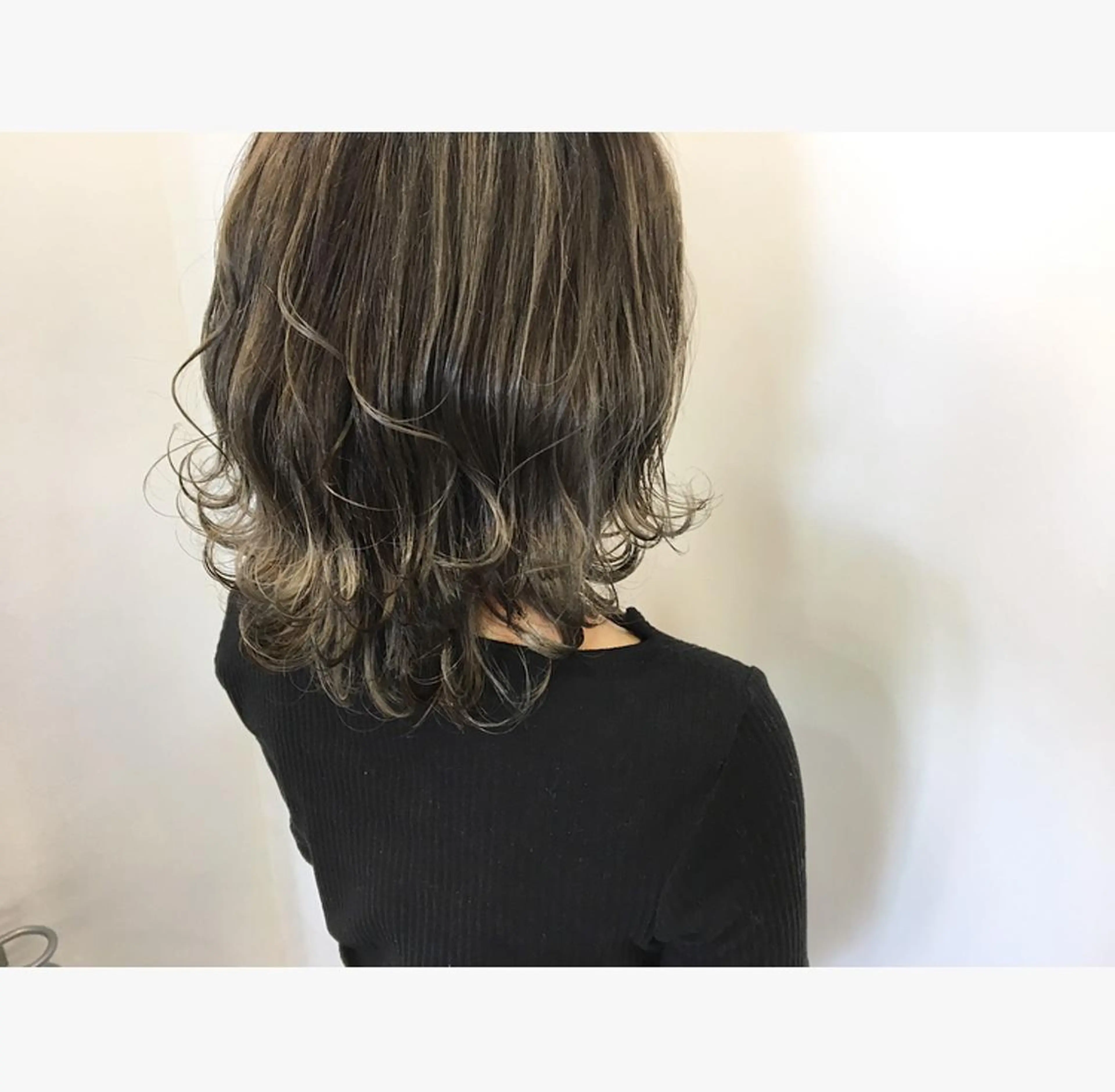 ミディアム カラー アッシュ ハイライトカラー ハイライト カット ヘアカラー トリートメント 鈴木 翔梧のヘアスタイル